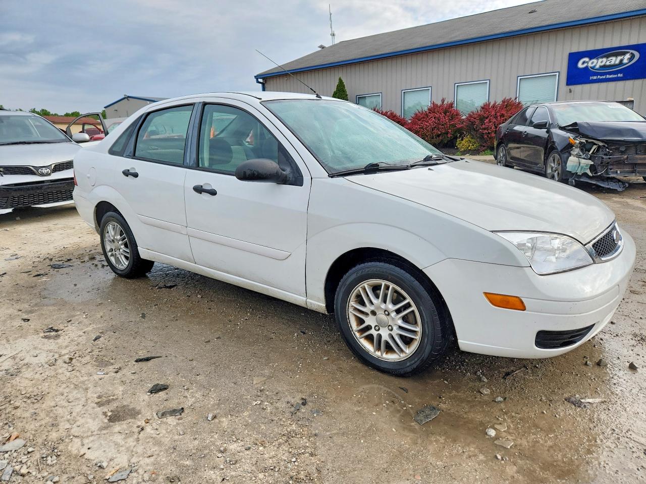 2007 Ford Focus Zx4 White vin: 1FAFP34N17W344155