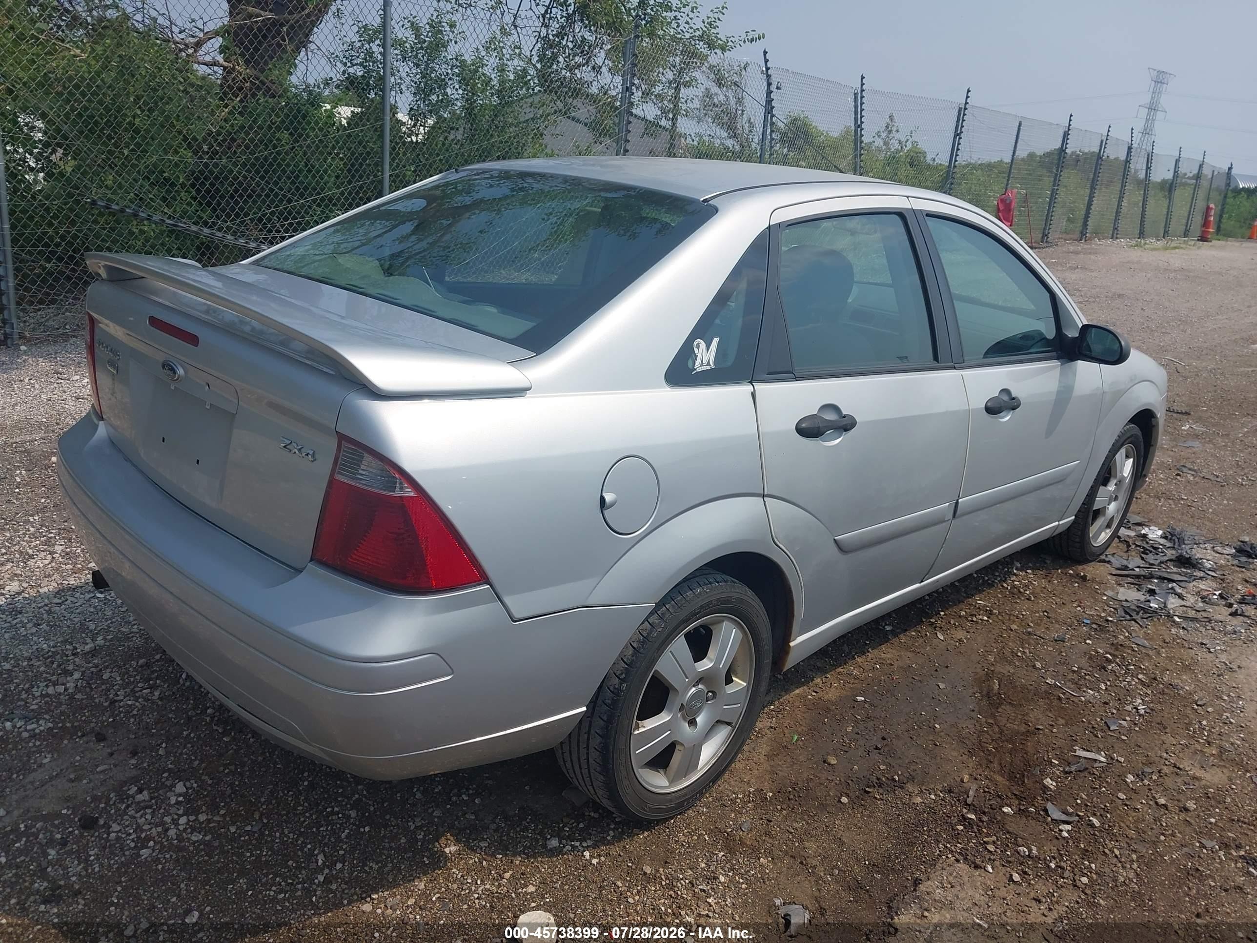 2005 Ford Focus Zx4 Silver vin: 1FAFP34N25W125993
