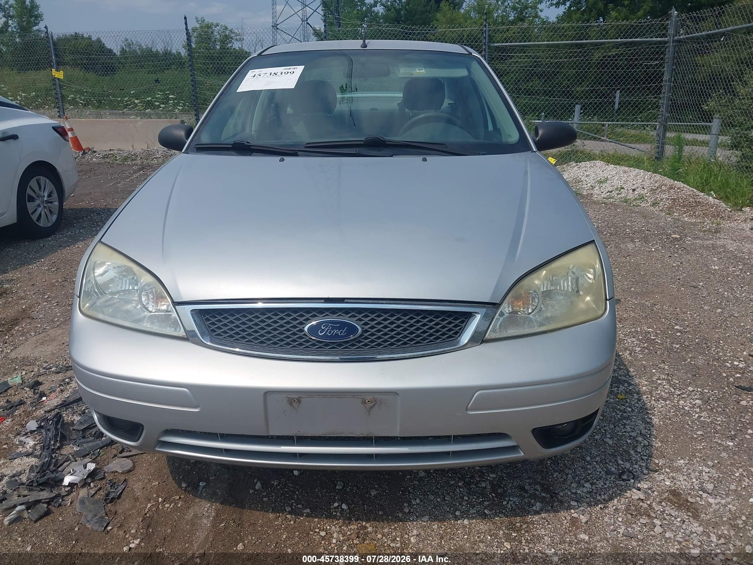 2005 Ford Focus Zx4 Silver vin: 1FAFP34N25W125993