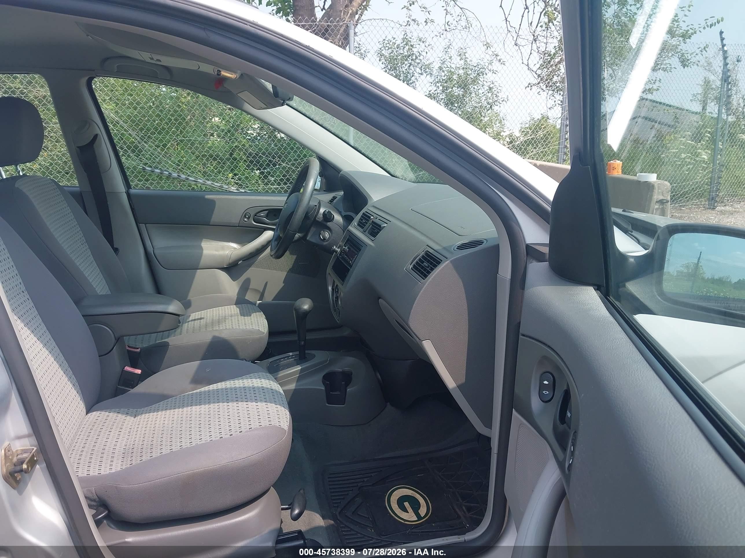 2005 Ford Focus Zx4 Silver vin: 1FAFP34N25W125993