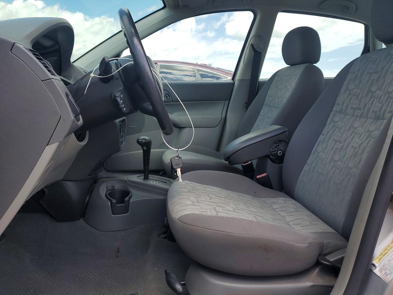 2005 Ford Focus Zx4 Silver vin: 1FAFP34N25W191895