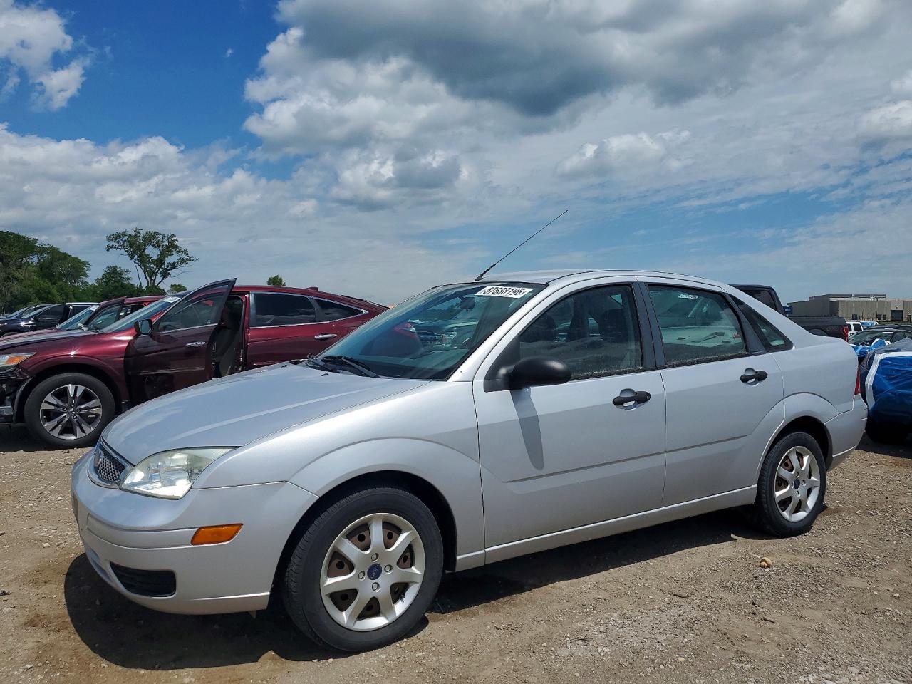 2005 Ford Focus Zx4 Silver vin: 1FAFP34N25W191895
