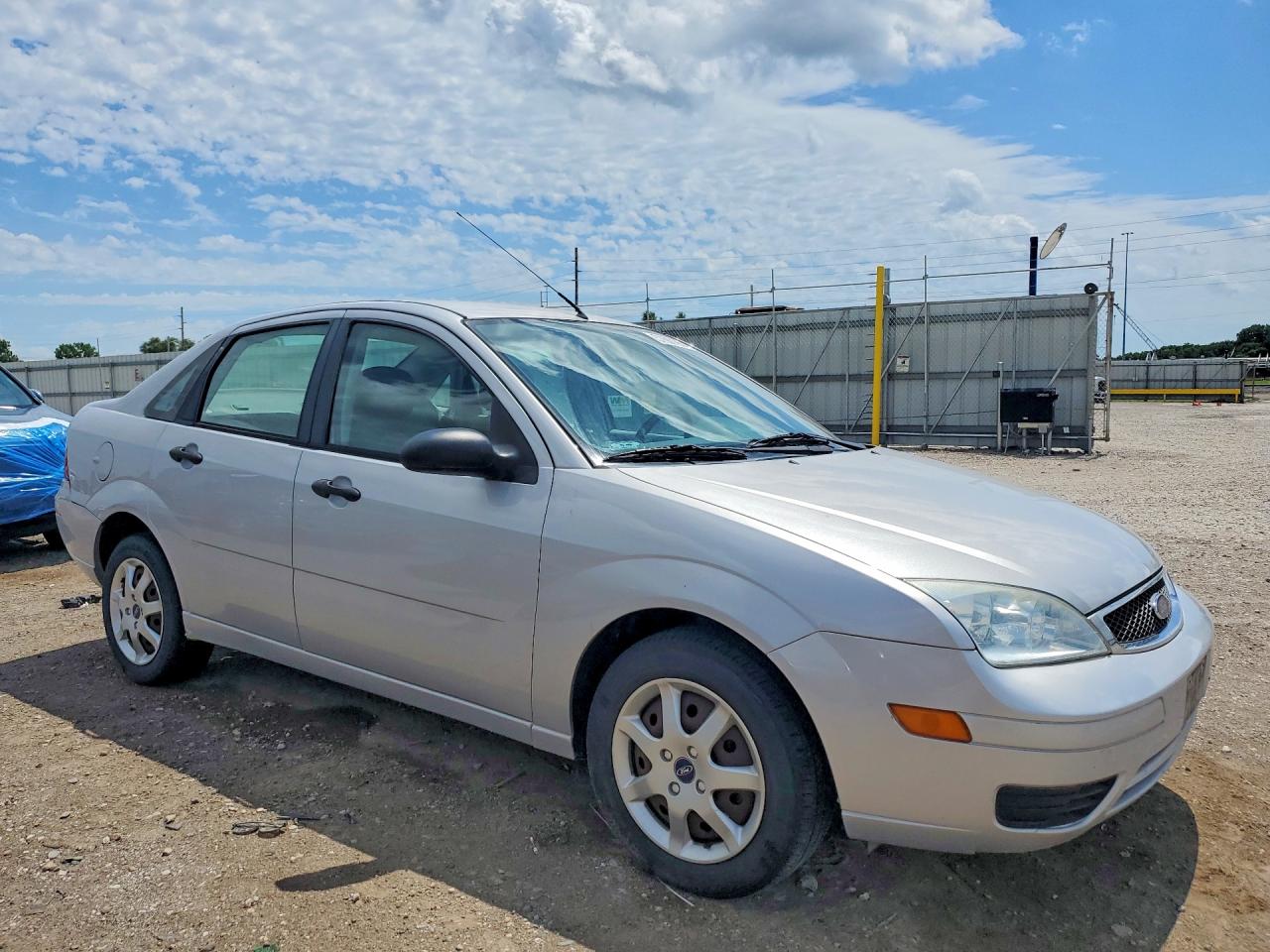 2005 Ford Focus Zx4 Silver vin: 1FAFP34N25W191895