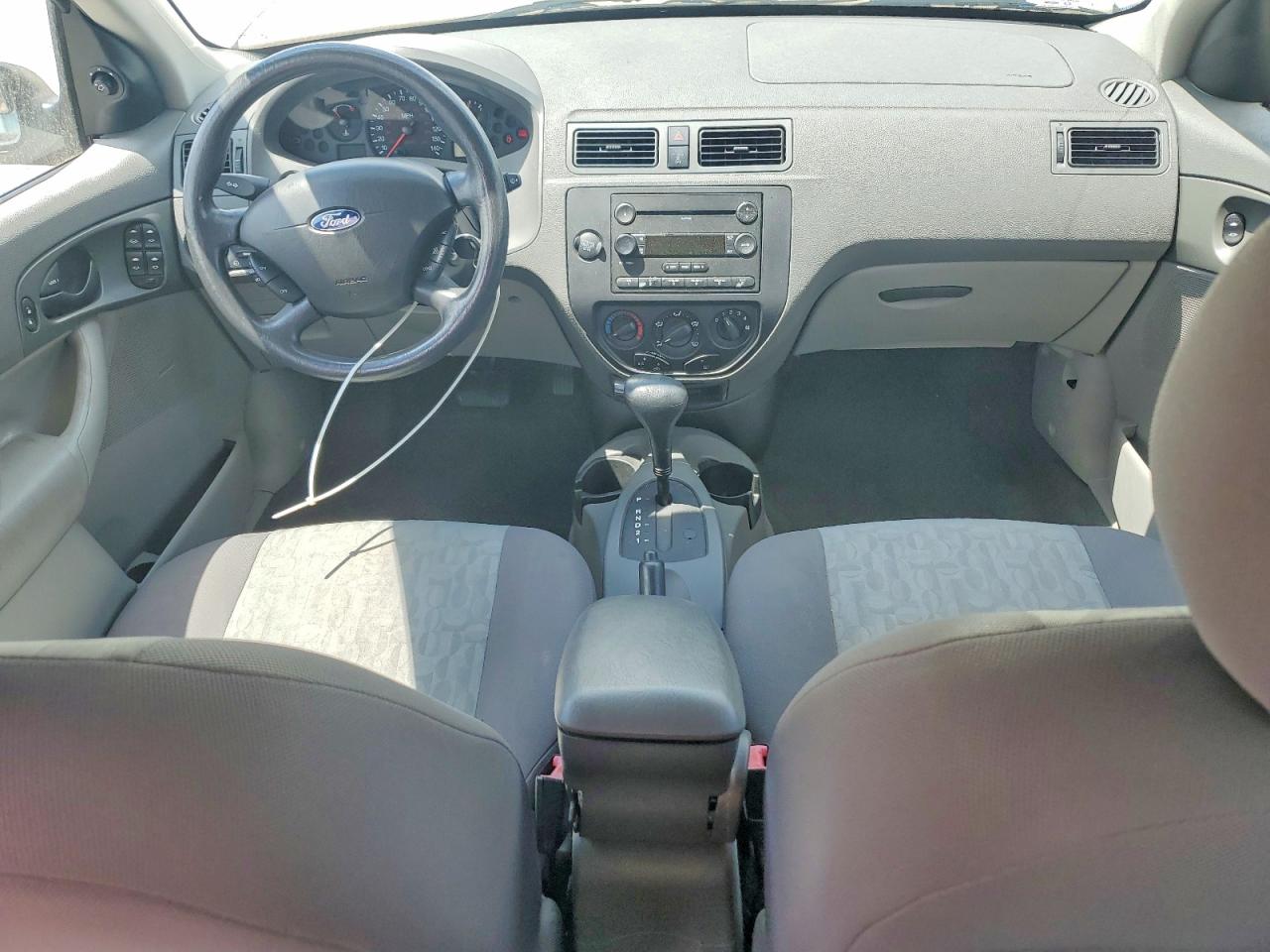 2005 Ford Focus Zx4 Silver vin: 1FAFP34N25W191895