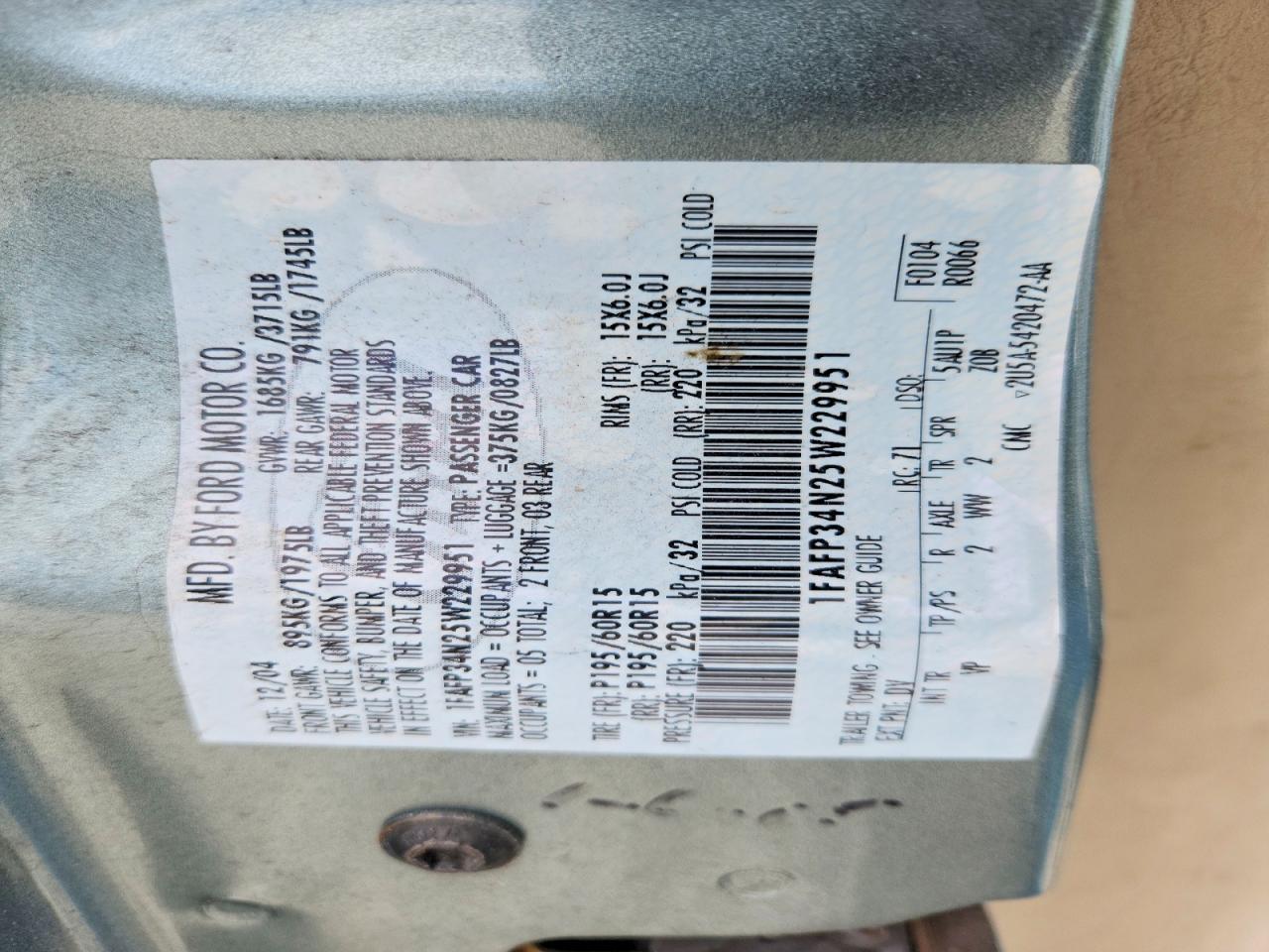 2005 Ford Focus Zx4 Teal vin: 1FAFP34N25W229951