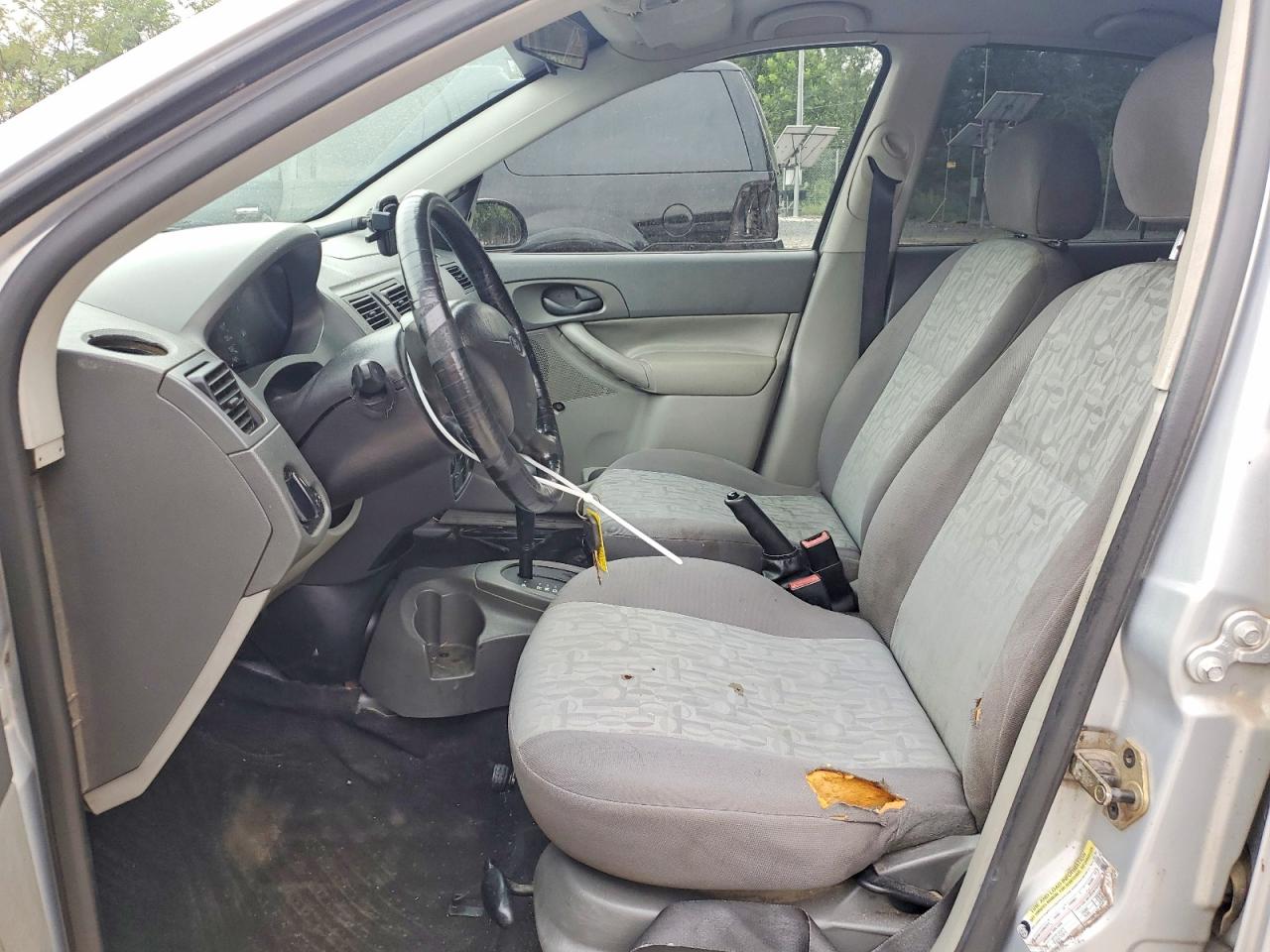 2005 Ford Focus Zx4 Silver vin: 1FAFP34N25W244885