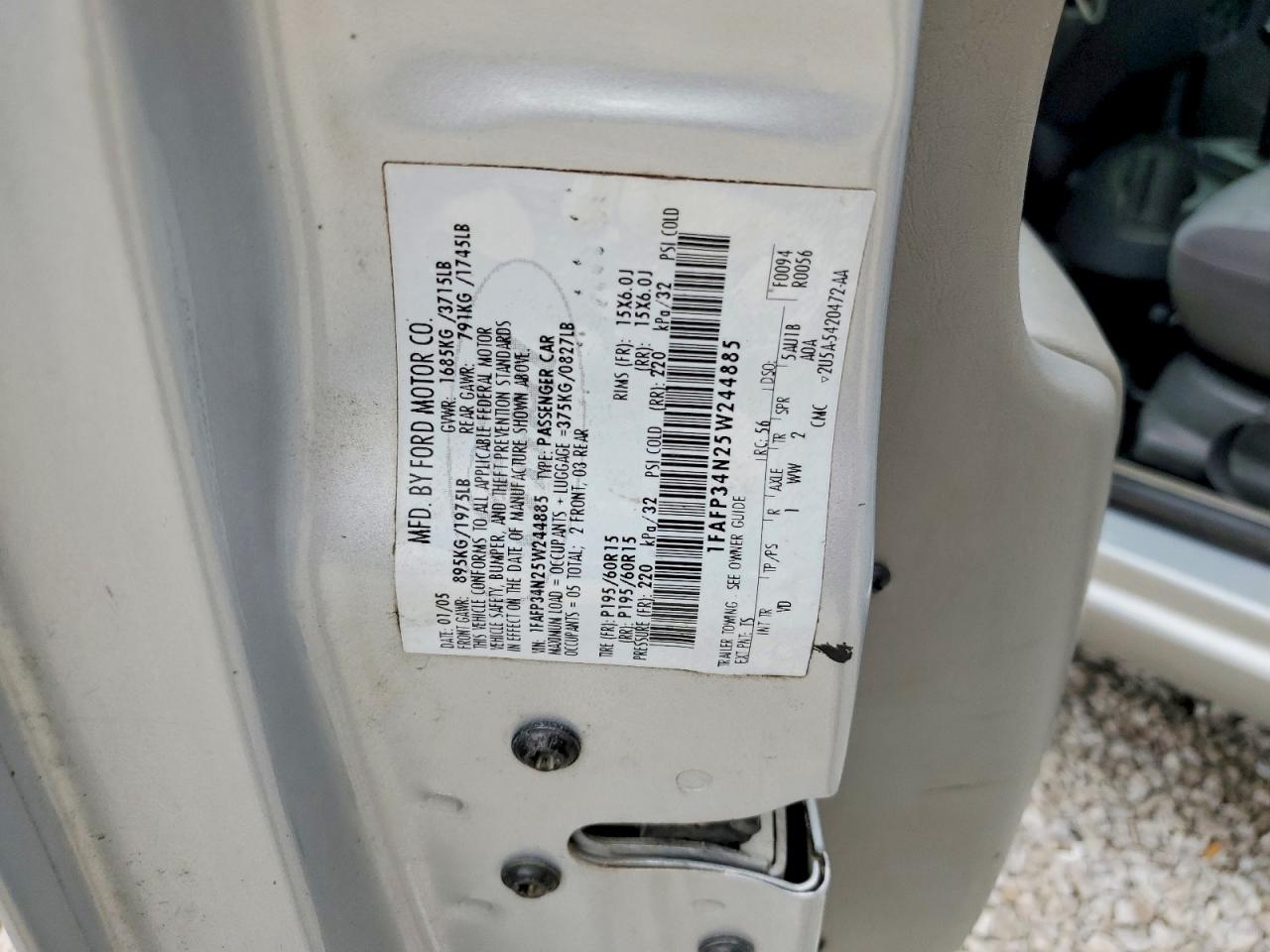 2005 Ford Focus Zx4 Silver vin: 1FAFP34N25W244885