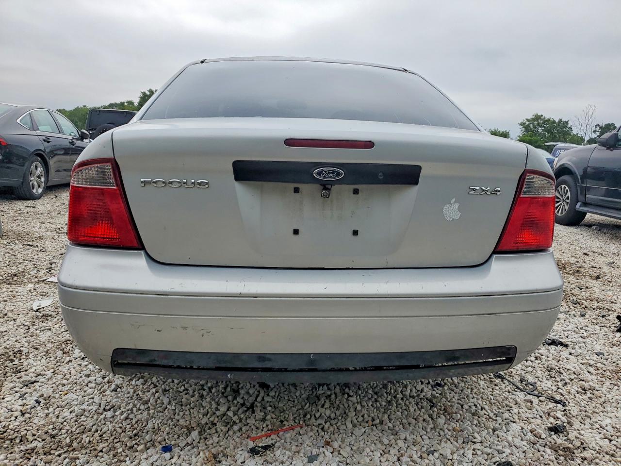 2005 Ford Focus Zx4 Silver vin: 1FAFP34N25W244885
