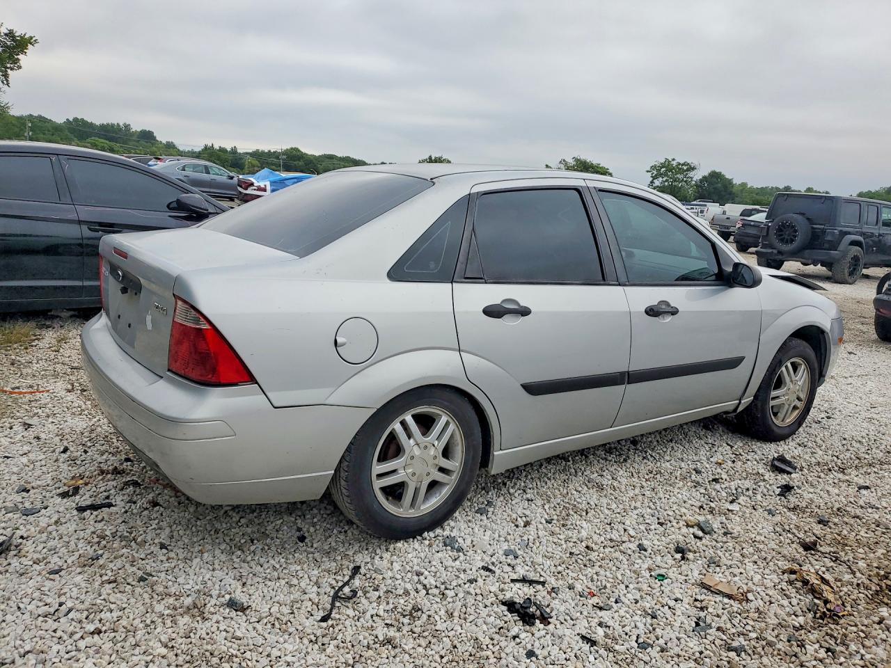 2005 Ford Focus Zx4 Silver vin: 1FAFP34N25W244885