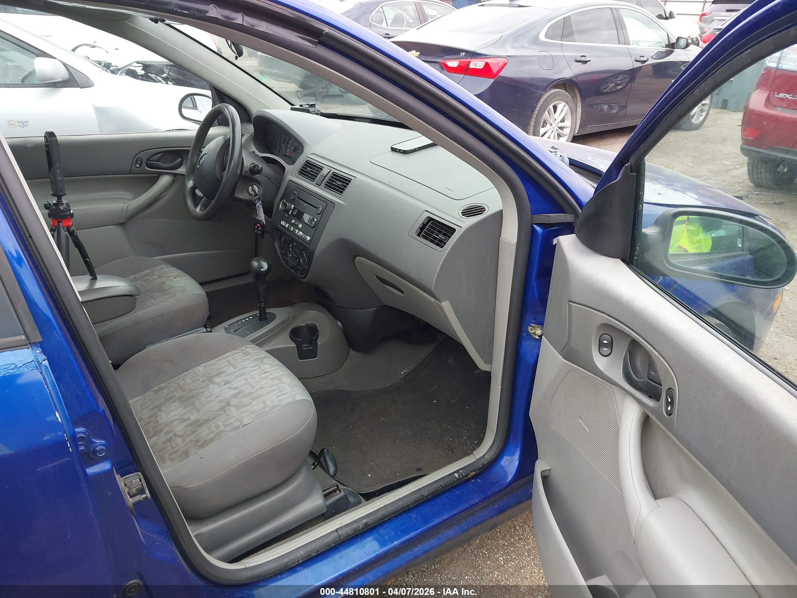 2005 Ford Focus Zx4 Blue vin: 1FAFP34N25W281628