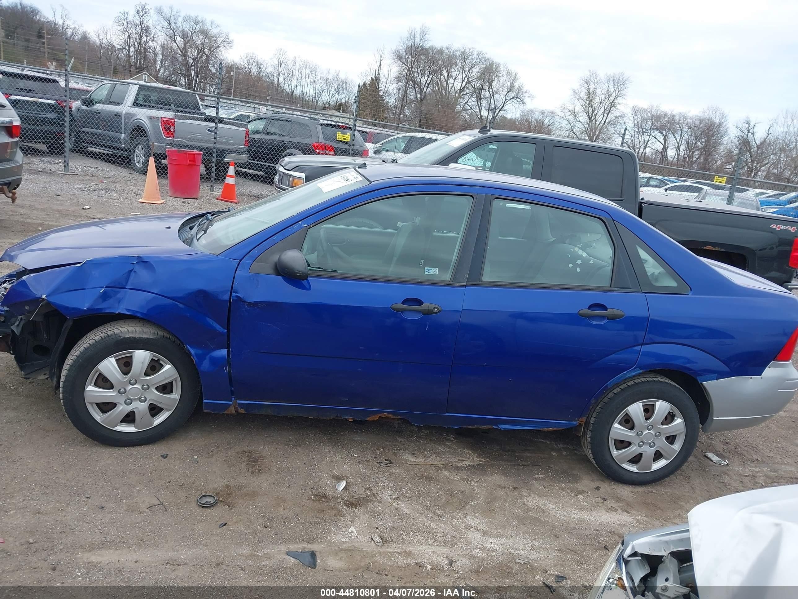 2005 Ford Focus Zx4 Blue vin: 1FAFP34N25W281628