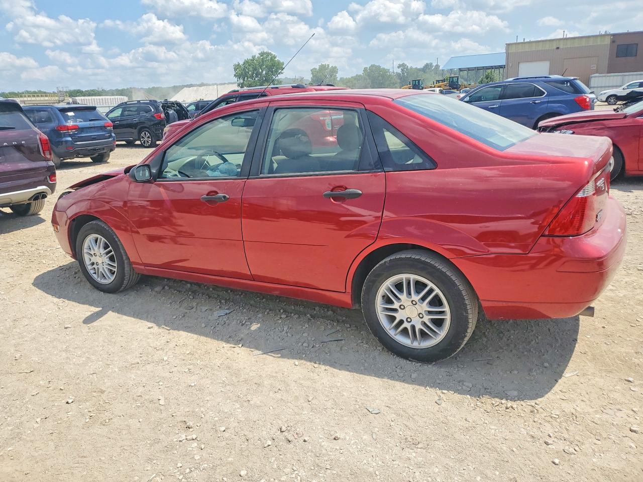 2005 Ford Focus Red vin: 1FAFP34N25W304678