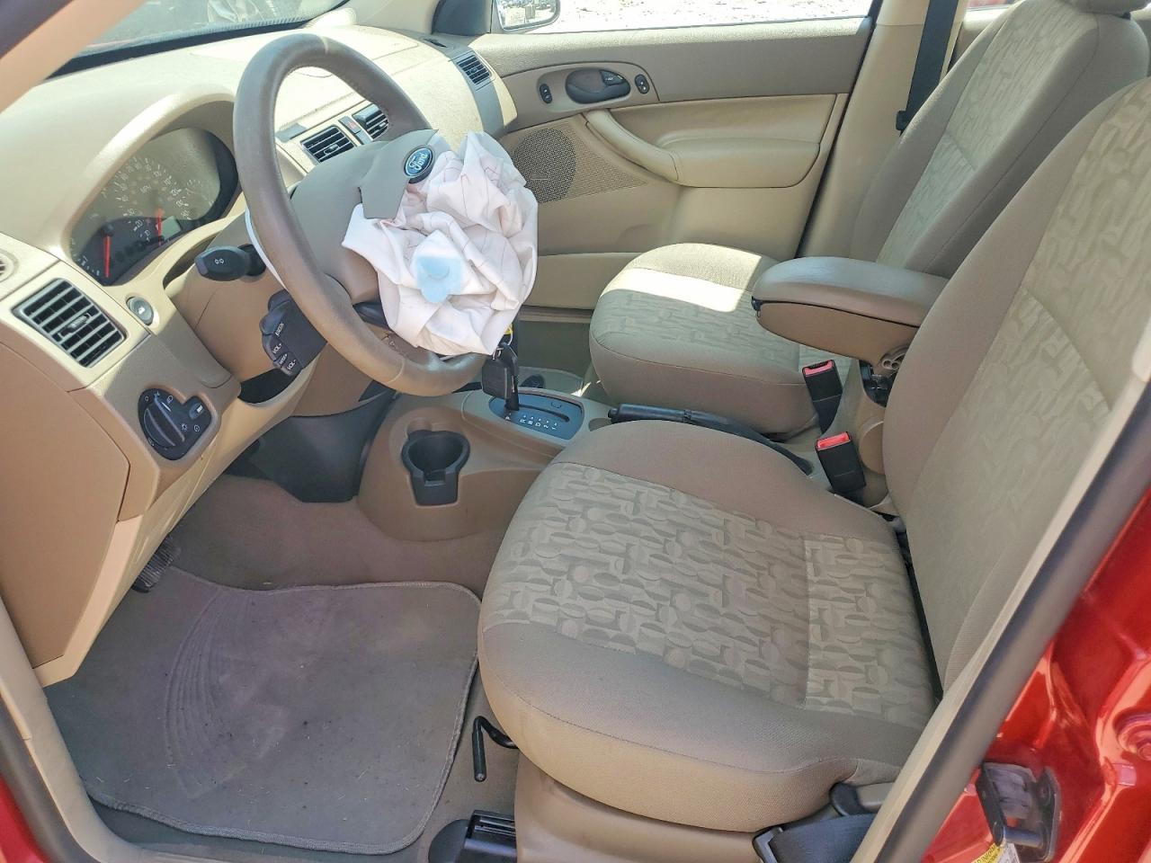2005 Ford Focus Red vin: 1FAFP34N25W304678