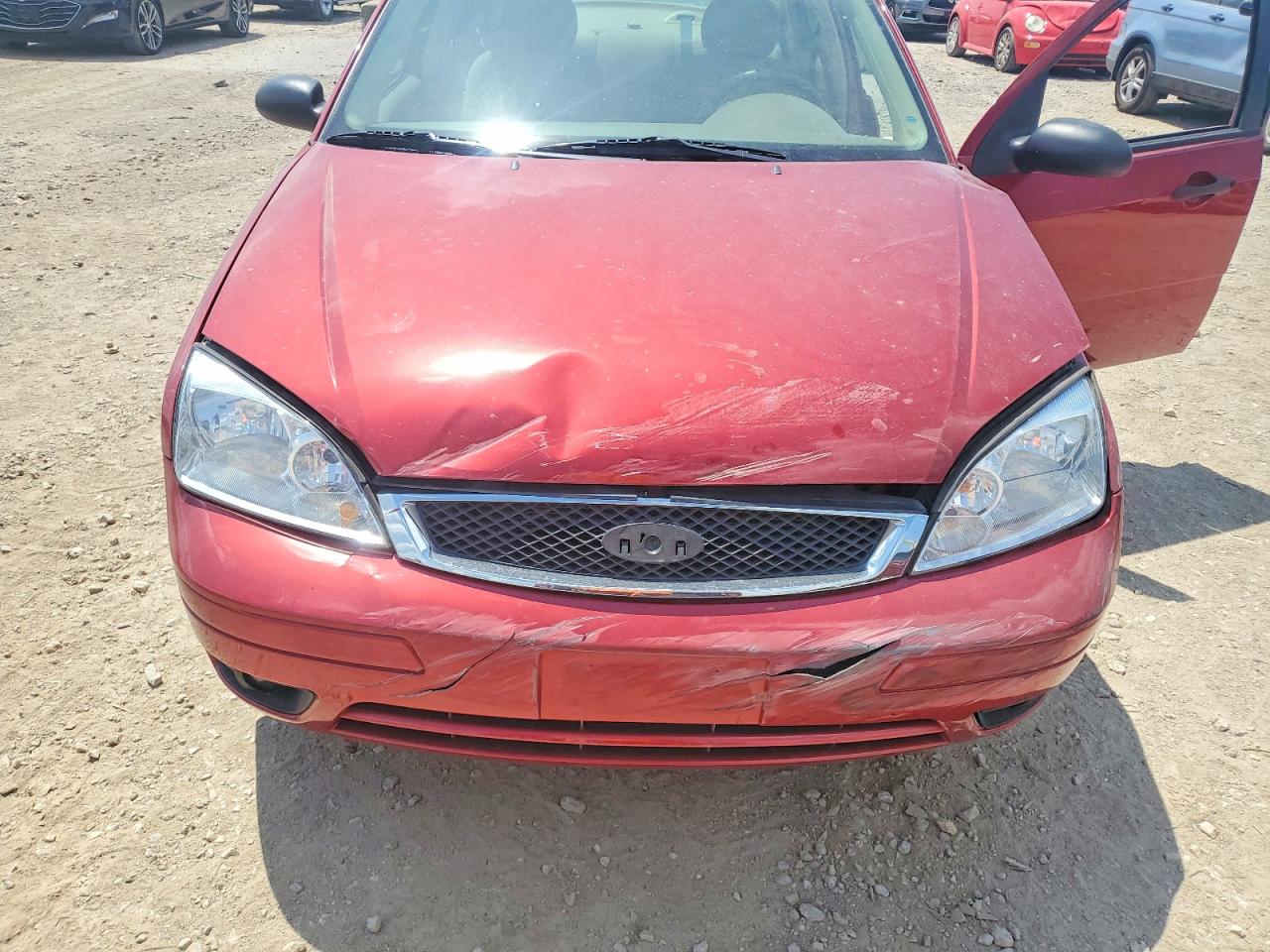 2005 Ford Focus Red vin: 1FAFP34N25W304678