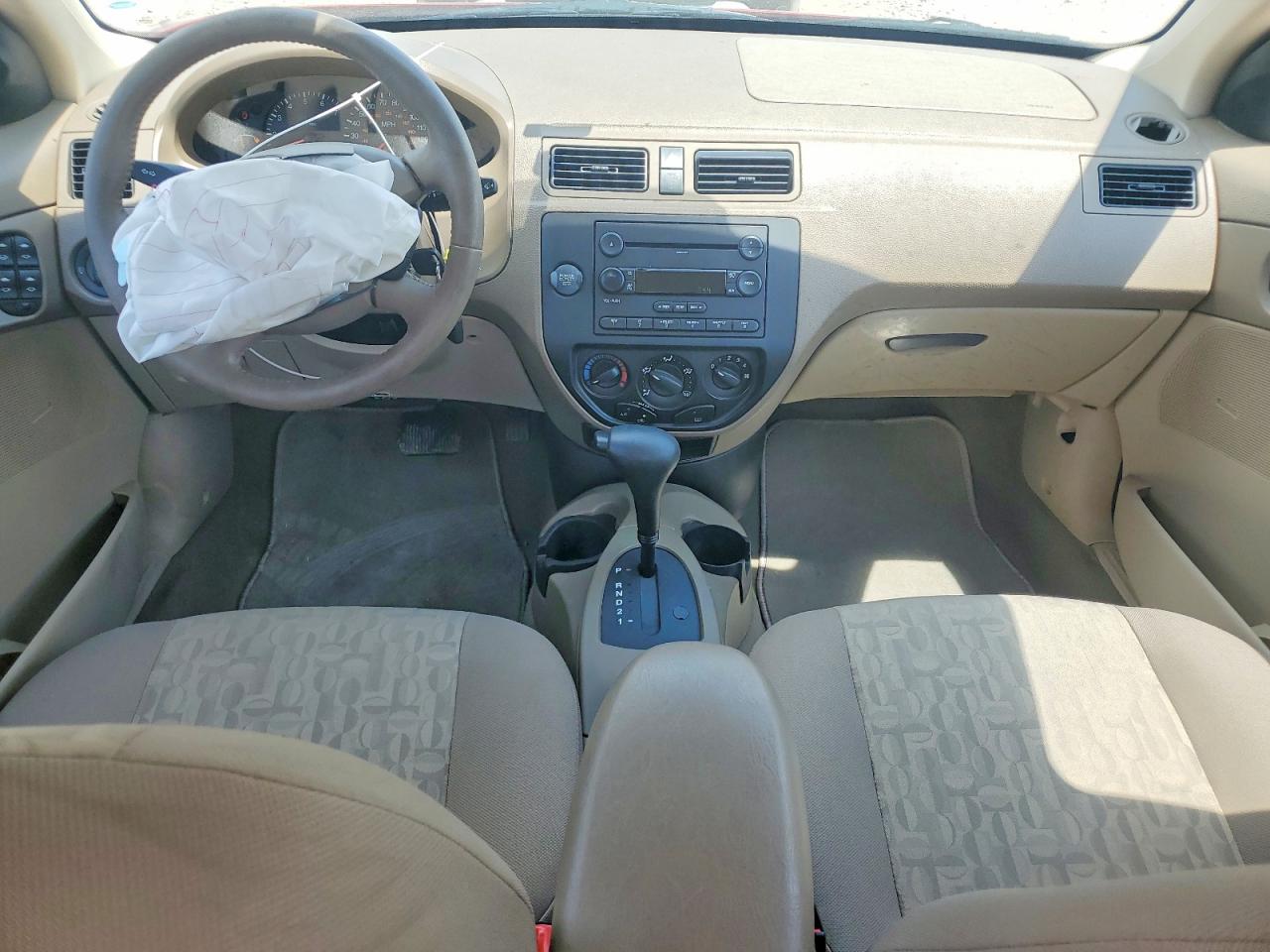 2005 Ford Focus Red vin: 1FAFP34N25W304678