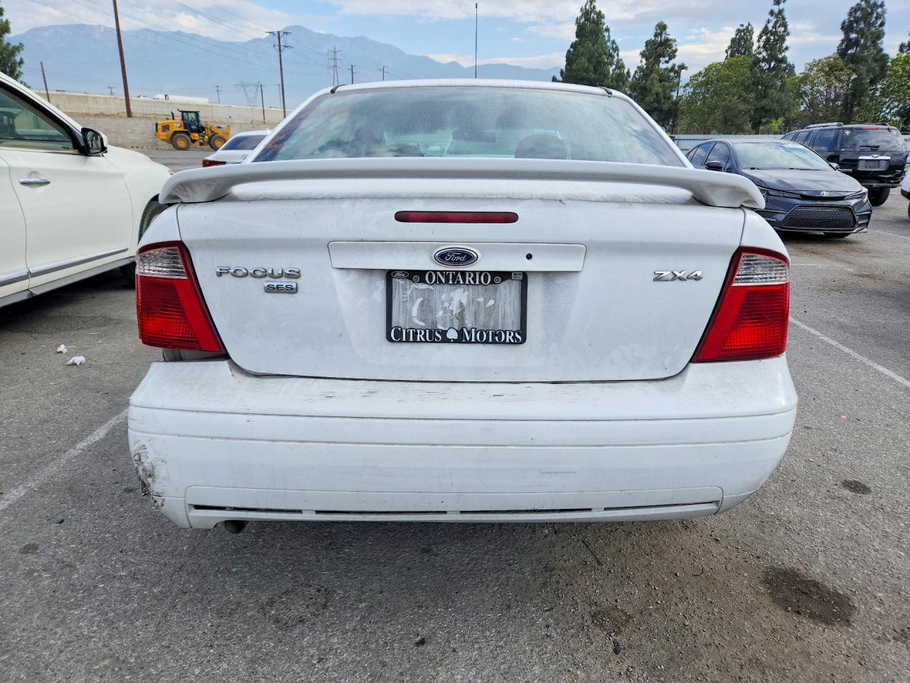2006 Ford Focus Zx4 White vin: 1FAFP34N26W102621