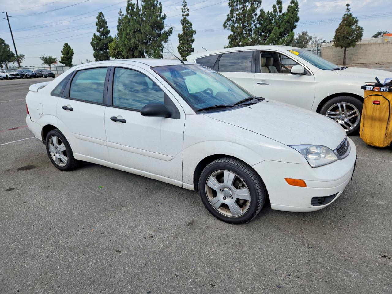 2006 Ford Focus Zx4 White vin: 1FAFP34N26W102621
