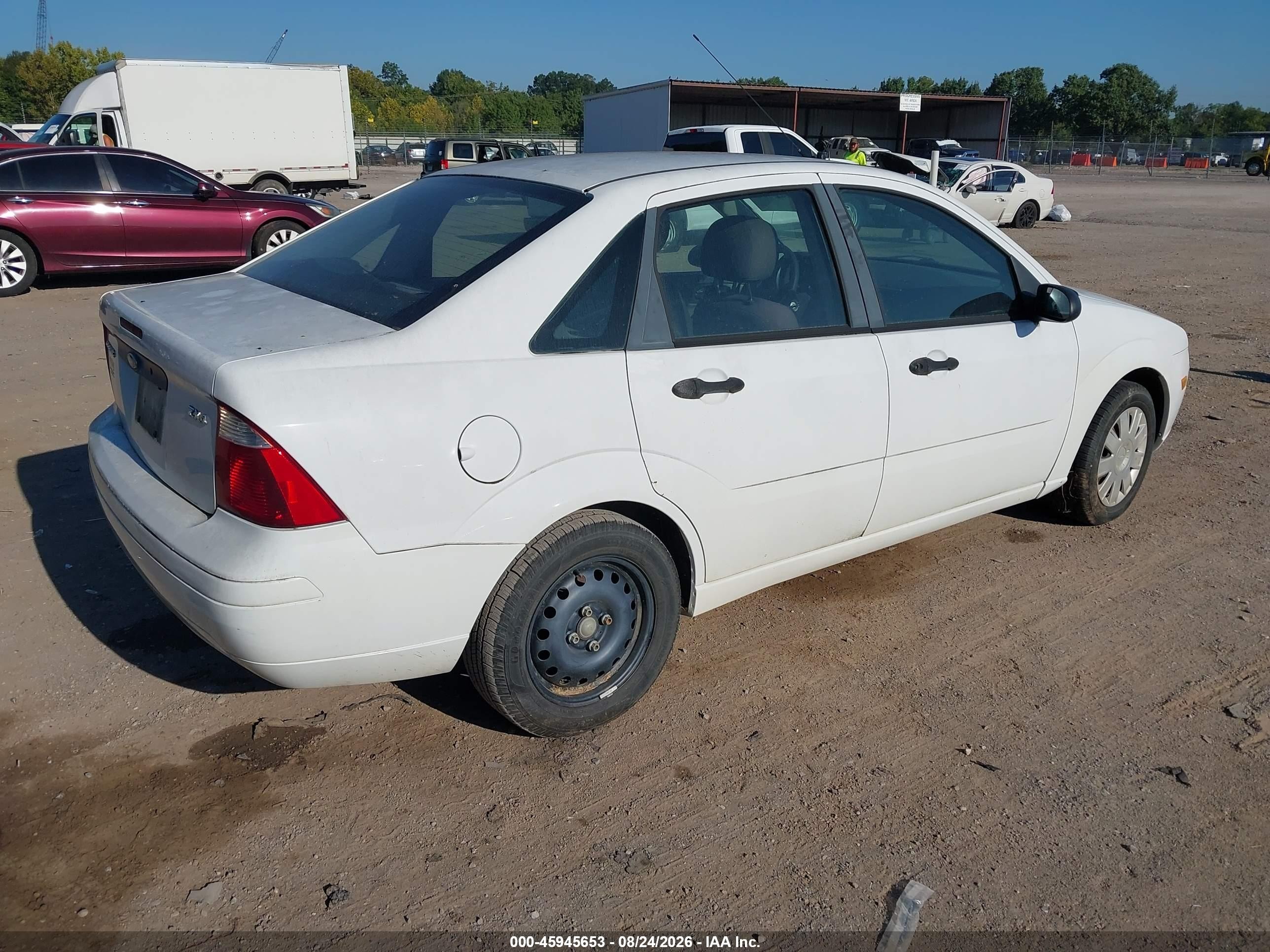 2006 Ford Focus Zx4 White vin: 1FAFP34N26W139054