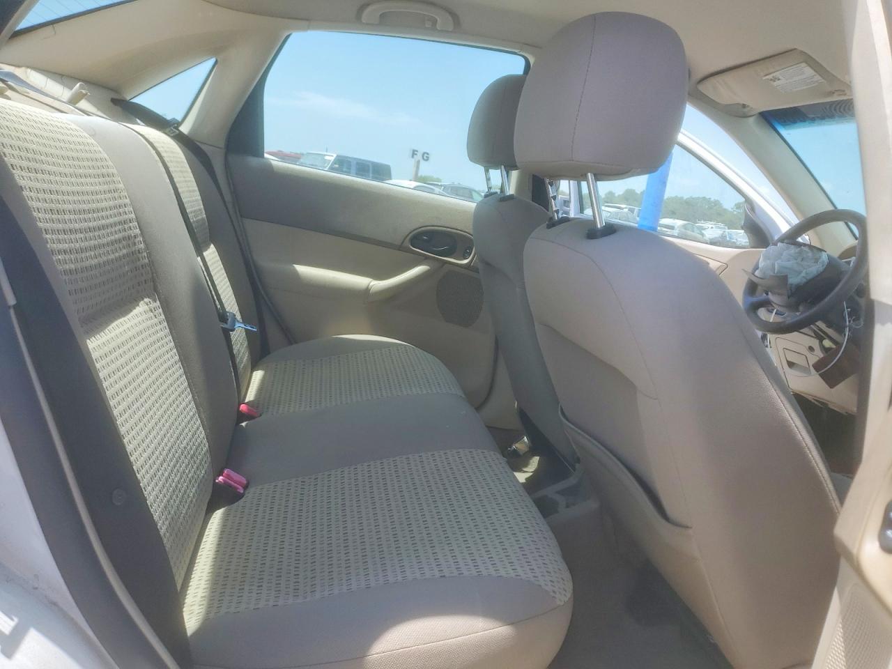2006 Ford Focus Zx4 White vin: 1FAFP34N26W142357