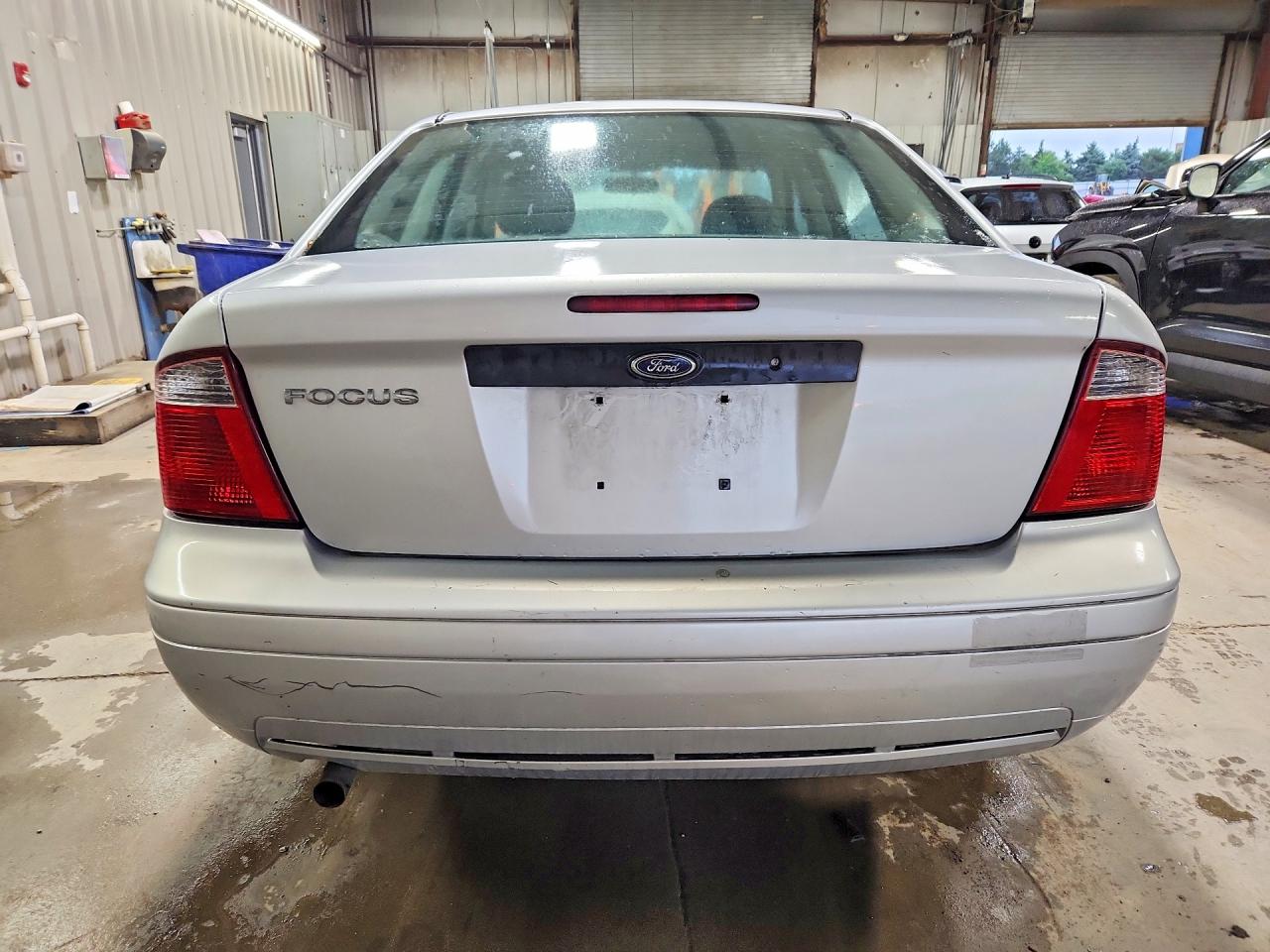 2007 Ford Focus Zx4 Silver vin: 1FAFP34N27W140366