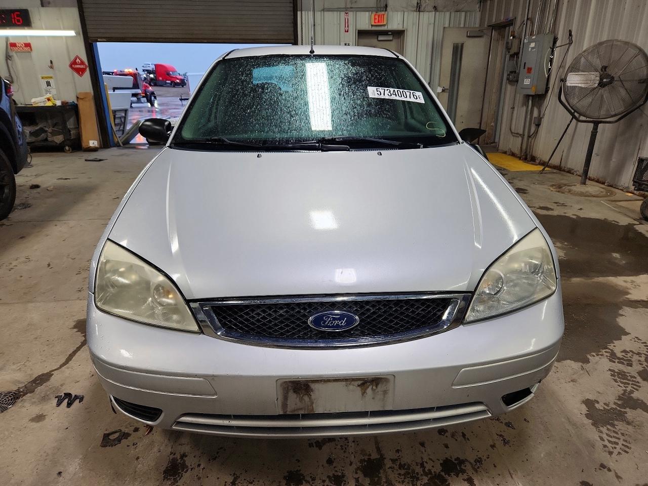 2007 Ford Focus Zx4 Silver vin: 1FAFP34N27W140366