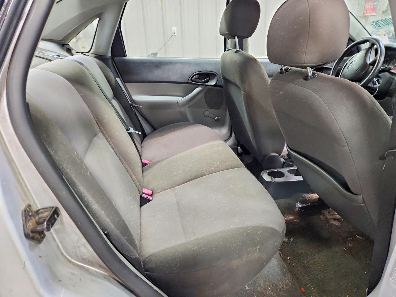 2007 Ford Focus Zx4 Silver vin: 1FAFP34N27W140366