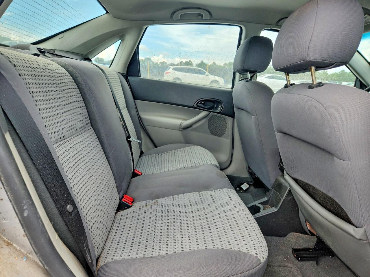 2007 Ford Focus Zx4 Silver vin: 1FAFP34N27W244596