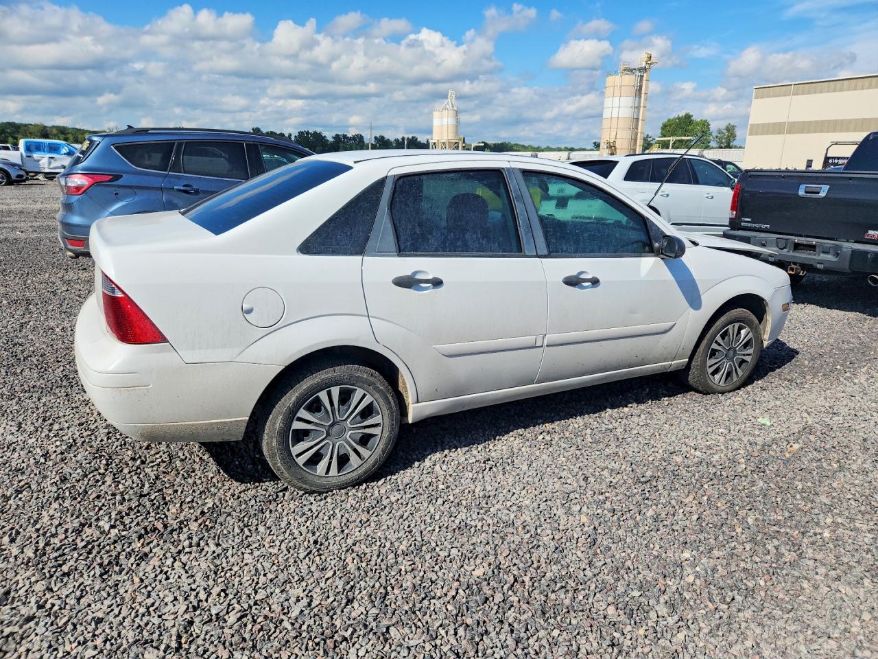 2007 Ford Focus Zx4 White vin: 1FAFP34N27W256750