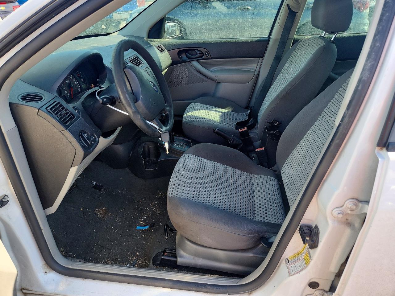 2007 Ford Focus Zx4 White vin: 1FAFP34N27W256750