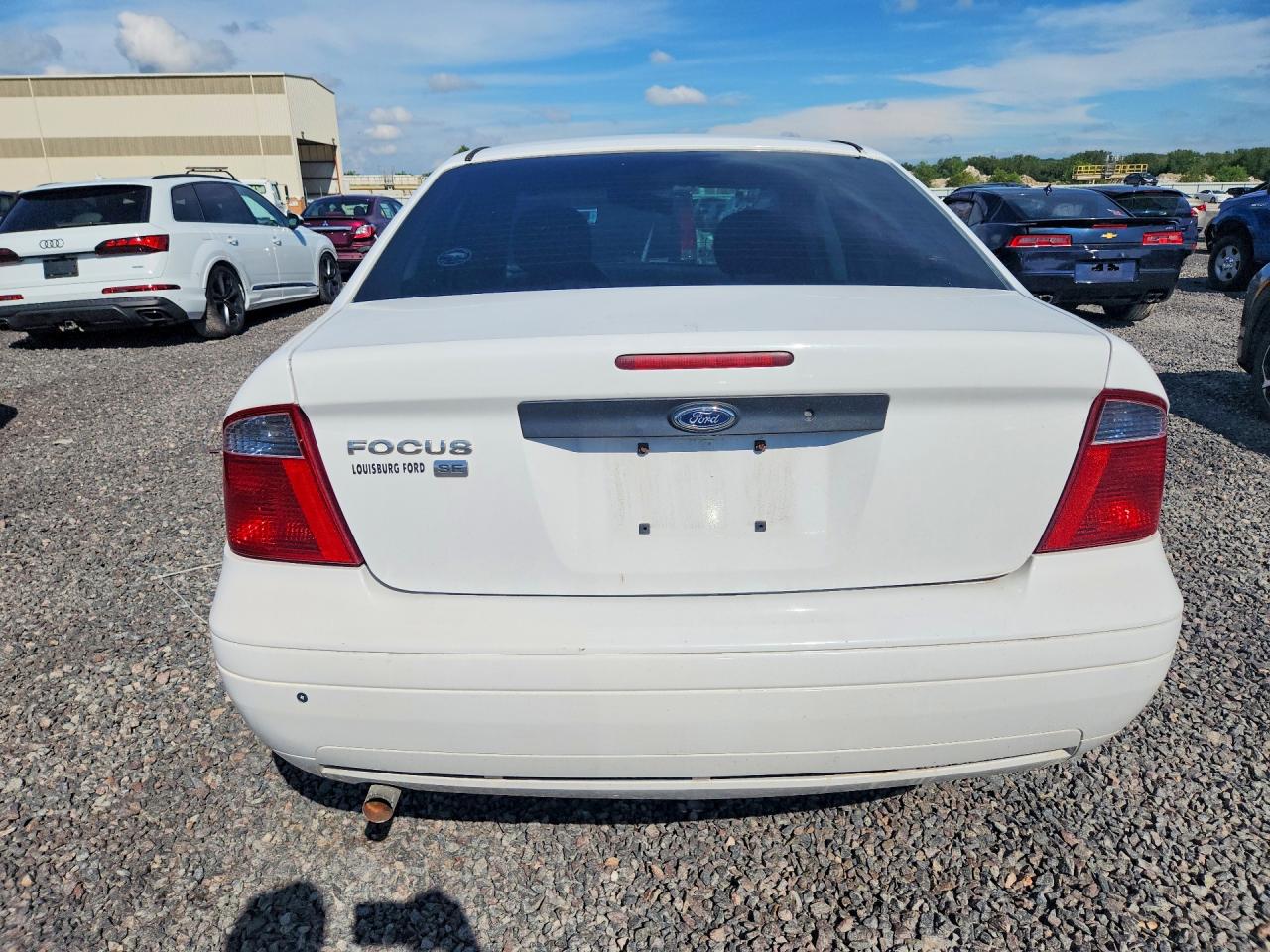 2007 Ford Focus Zx4 White vin: 1FAFP34N27W256750