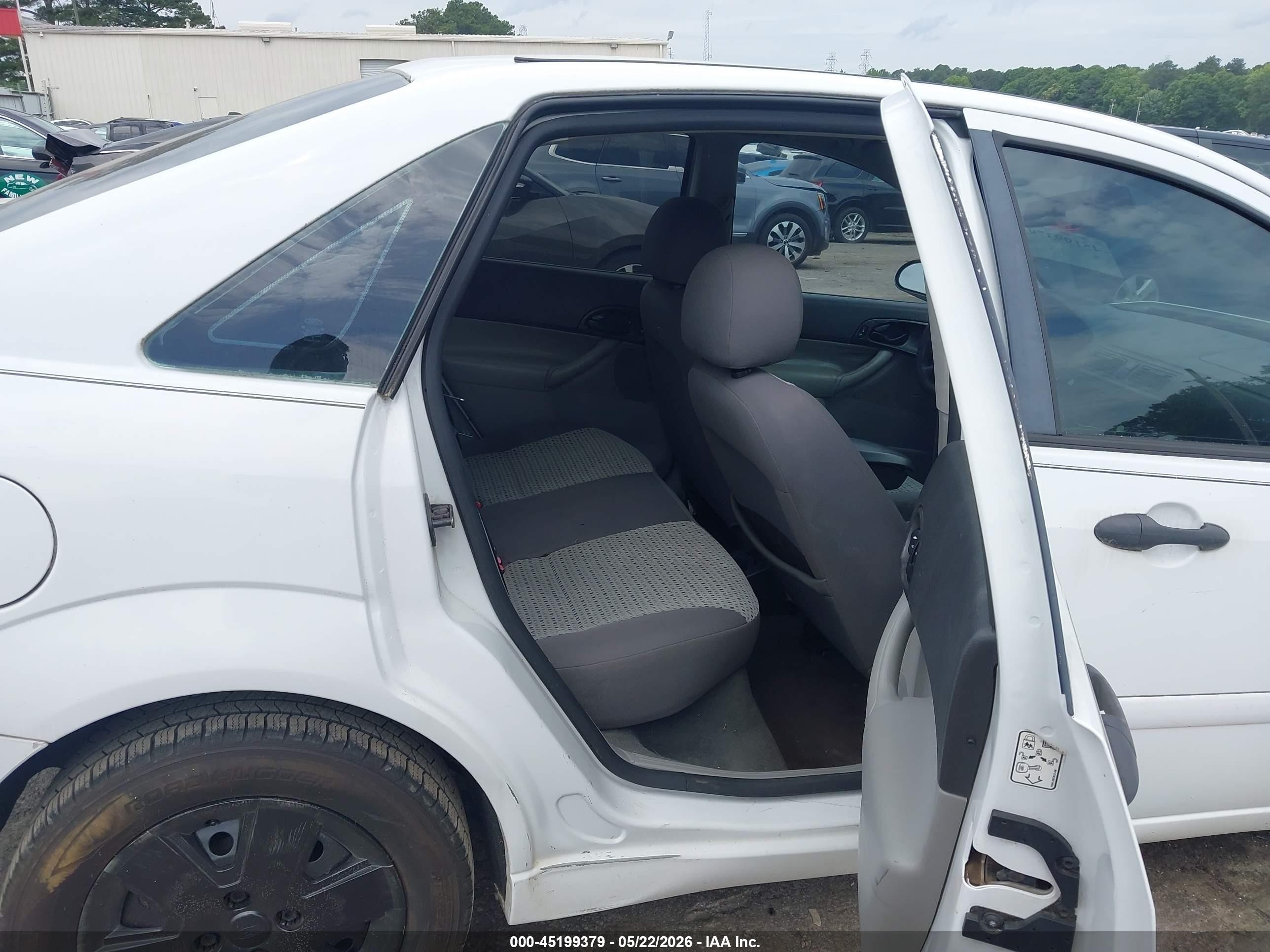 2007 Ford Focus S/se/ses White vin: 1FAFP34N27W284127
