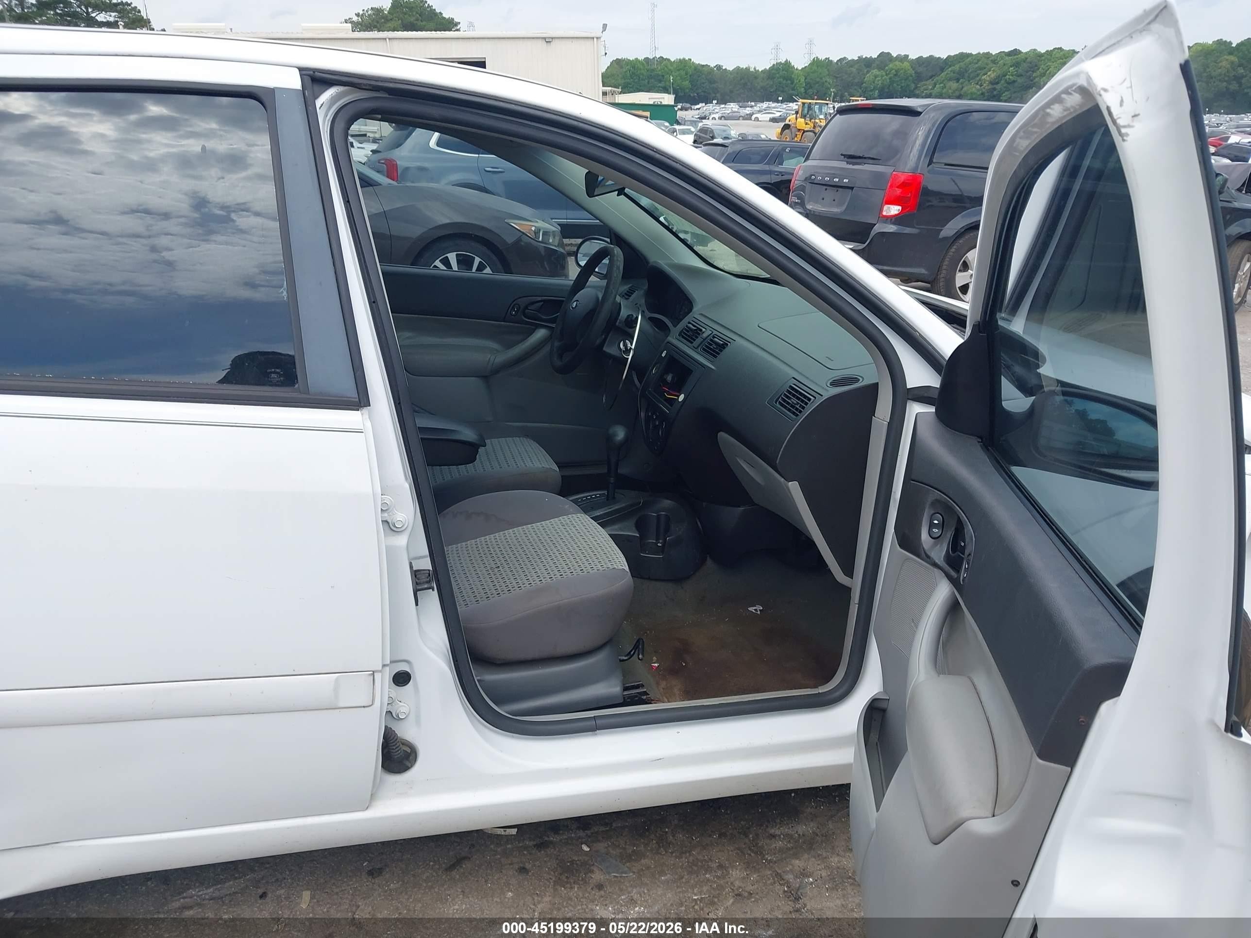 2007 Ford Focus S/se/ses White vin: 1FAFP34N27W284127