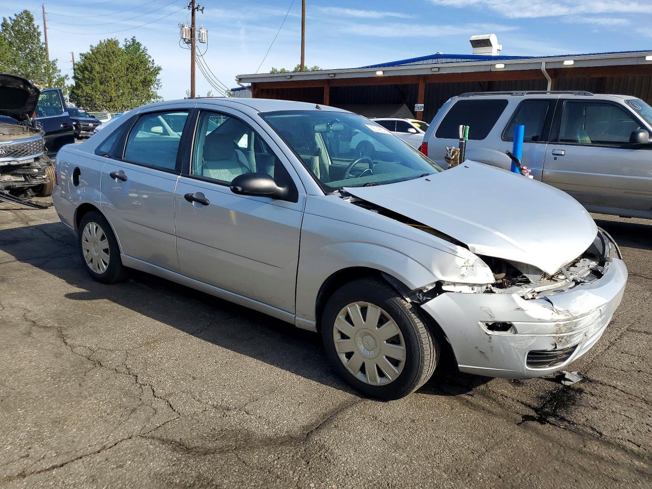 2005 Ford Focus Zx4 Silver vin: 1FAFP34N35W106725