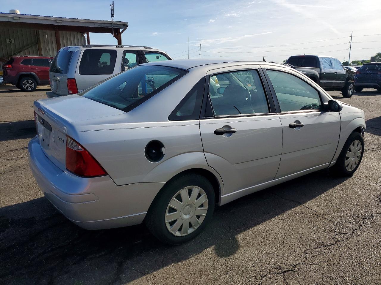 2005 Ford Focus Zx4 Silver vin: 1FAFP34N35W106725