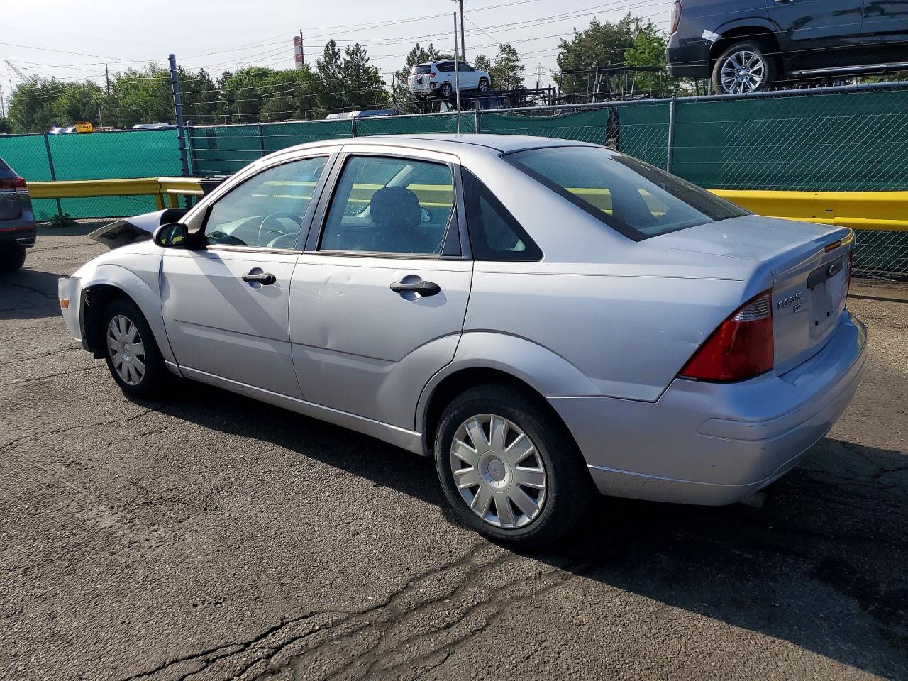 2005 Ford Focus Zx4 Silver vin: 1FAFP34N35W106725