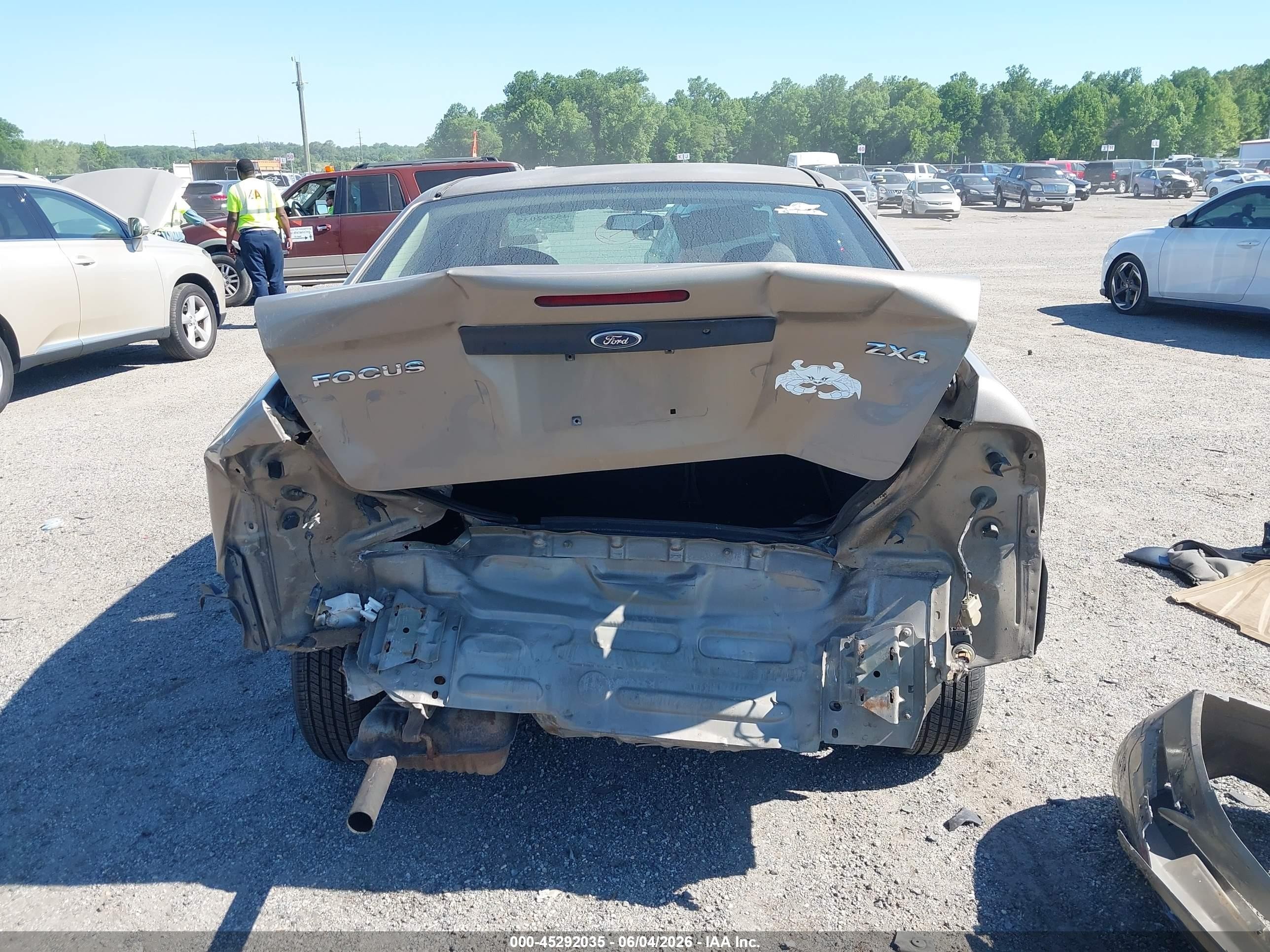 2005 Ford Focus Zx4 Champagne vin: 1FAFP34N35W111715