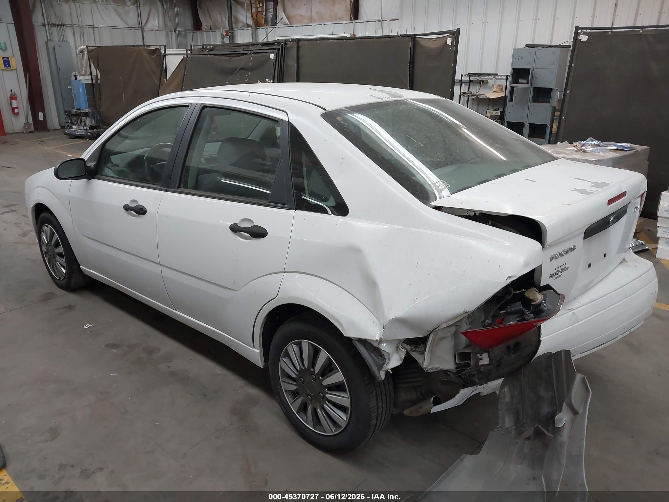 2005 Ford Focus Zx4 Белый vin: 1FAFP34N35W201205