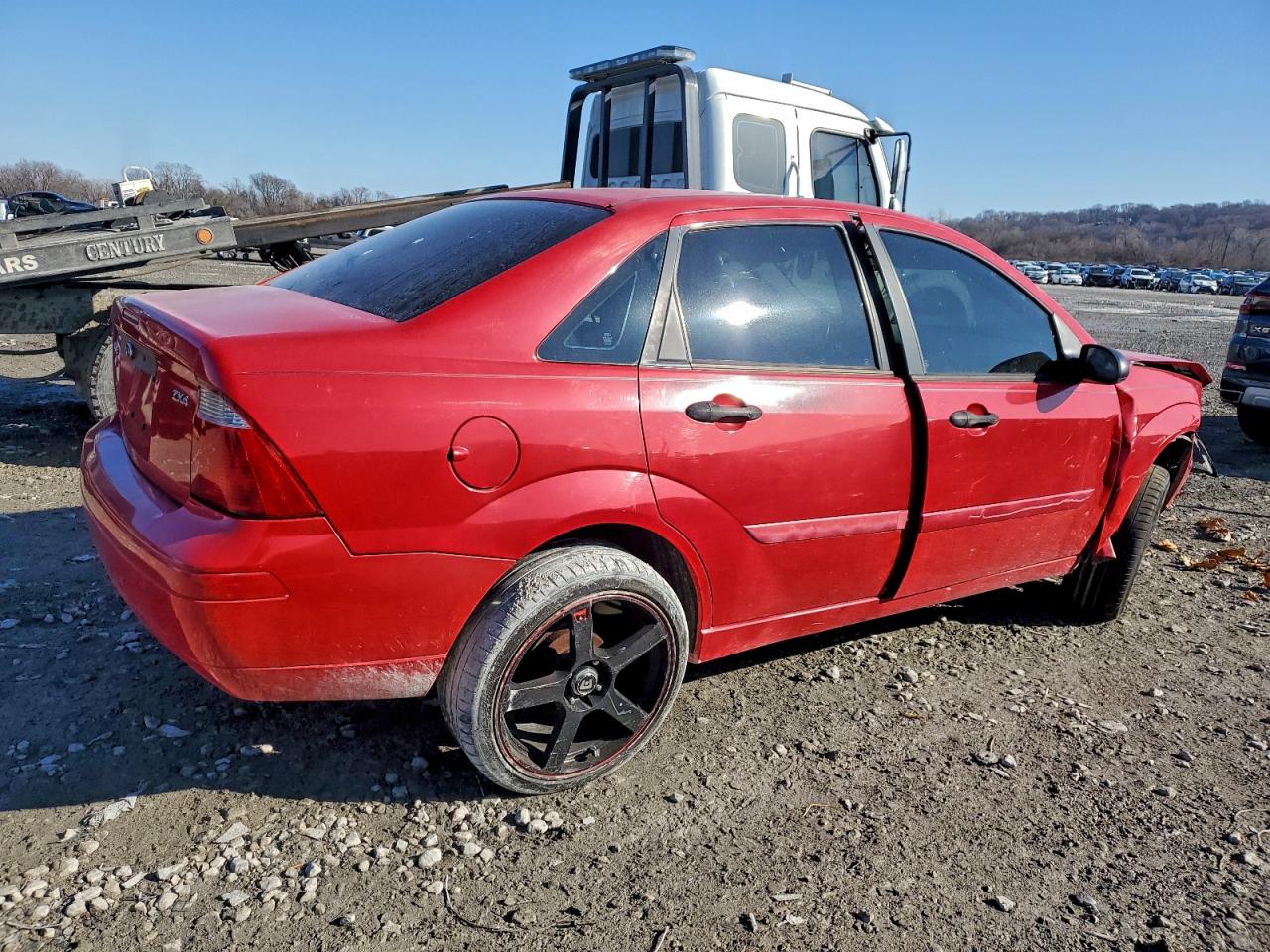 2005 Ford Focus Zx4 Red vin: 1FAFP34N35W229019