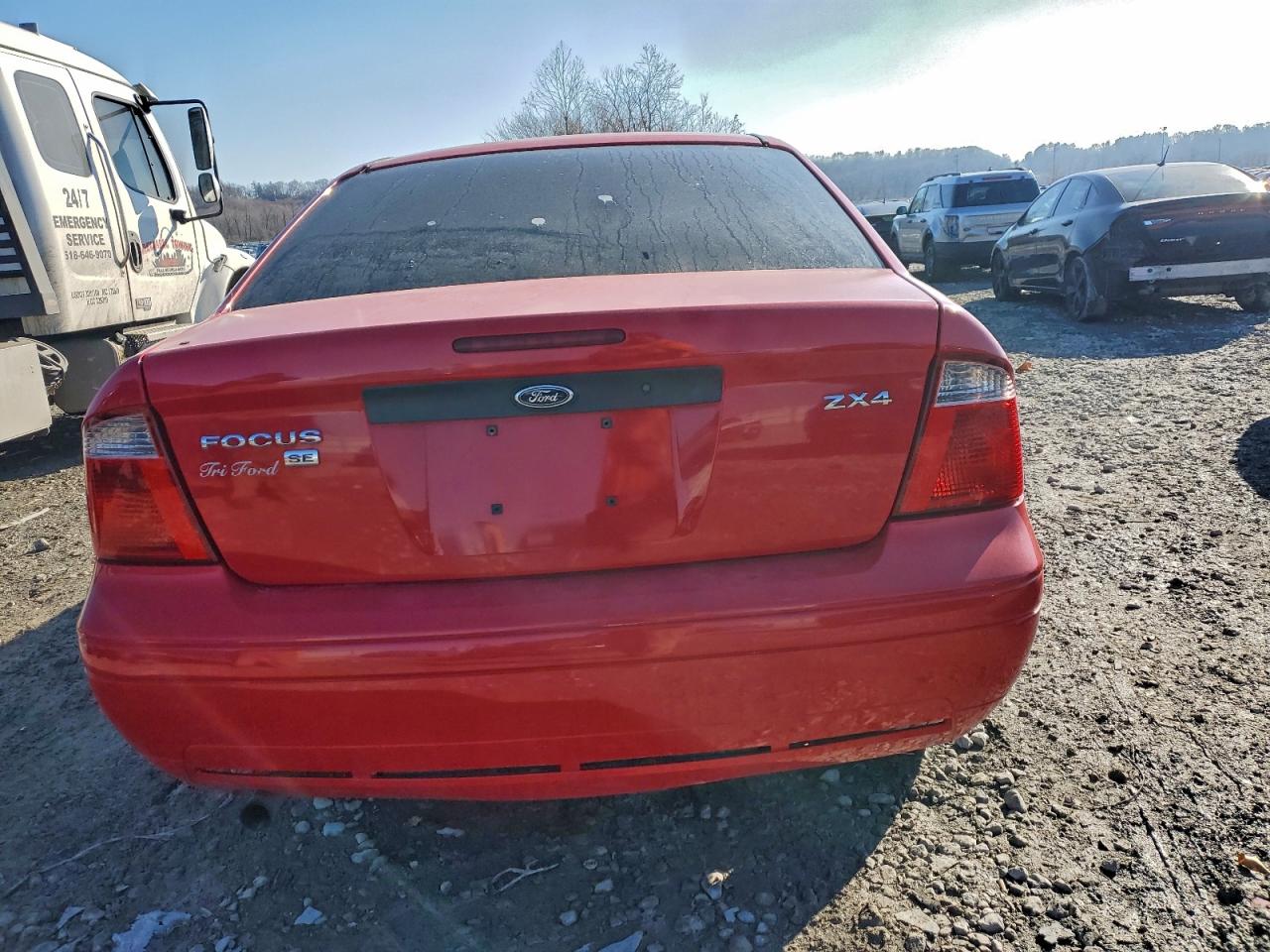 2005 Ford Focus Zx4 Red vin: 1FAFP34N35W229019