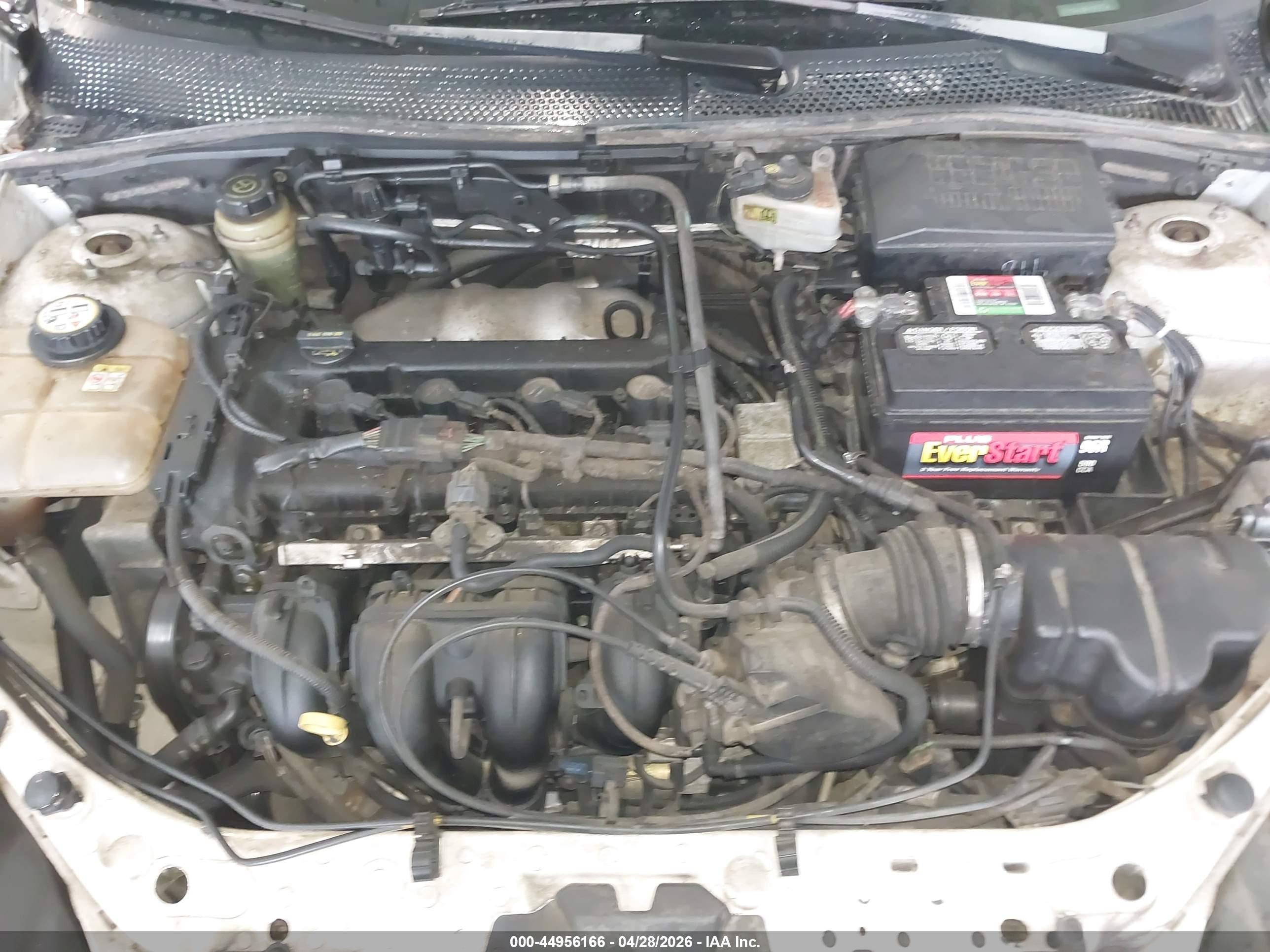 2005 Ford Focus Zx4 White vin: 1FAFP34N35W258276