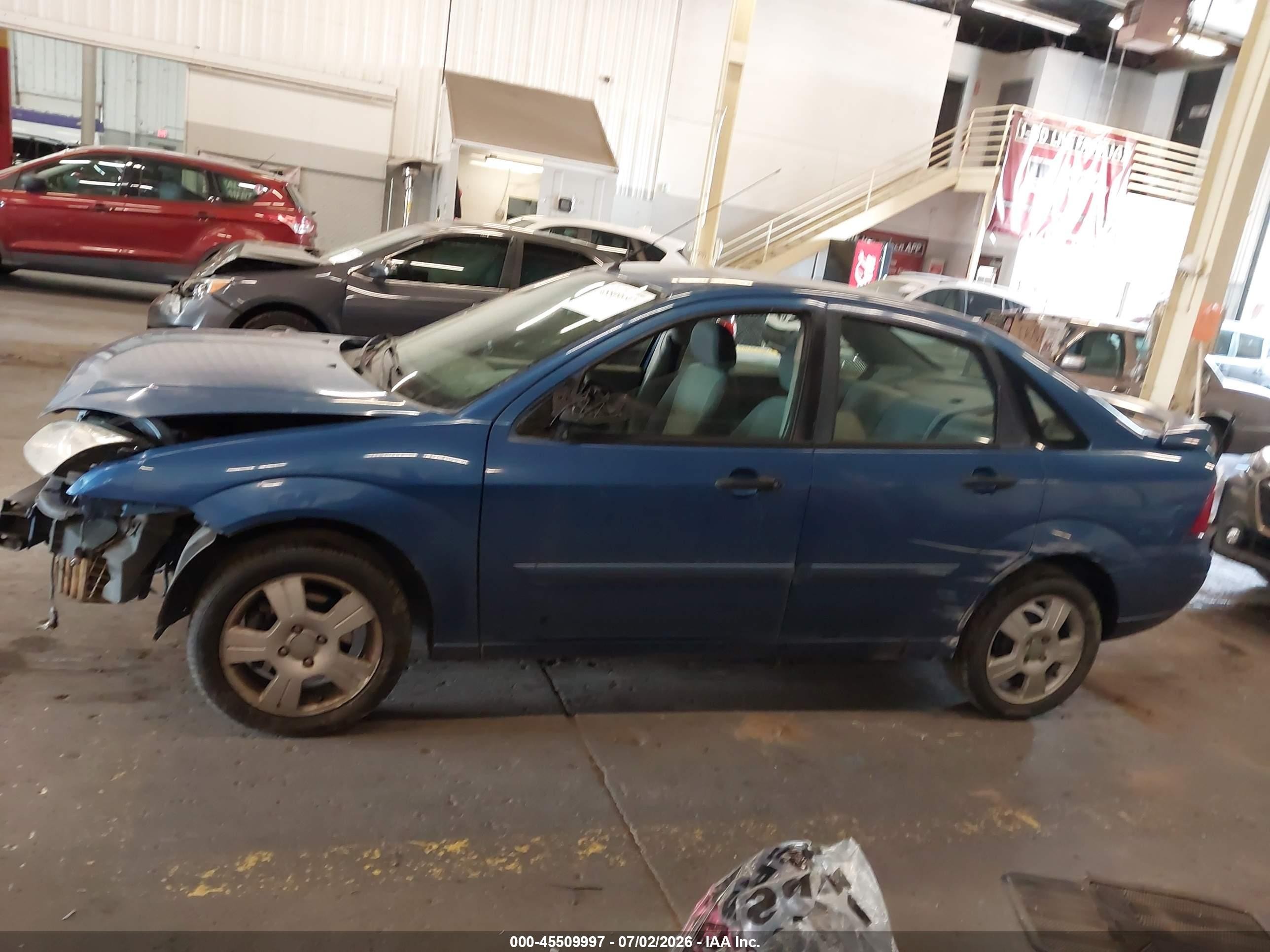 2005 Ford Focus Zx4 Синий vin: 1FAFP34N35W276826