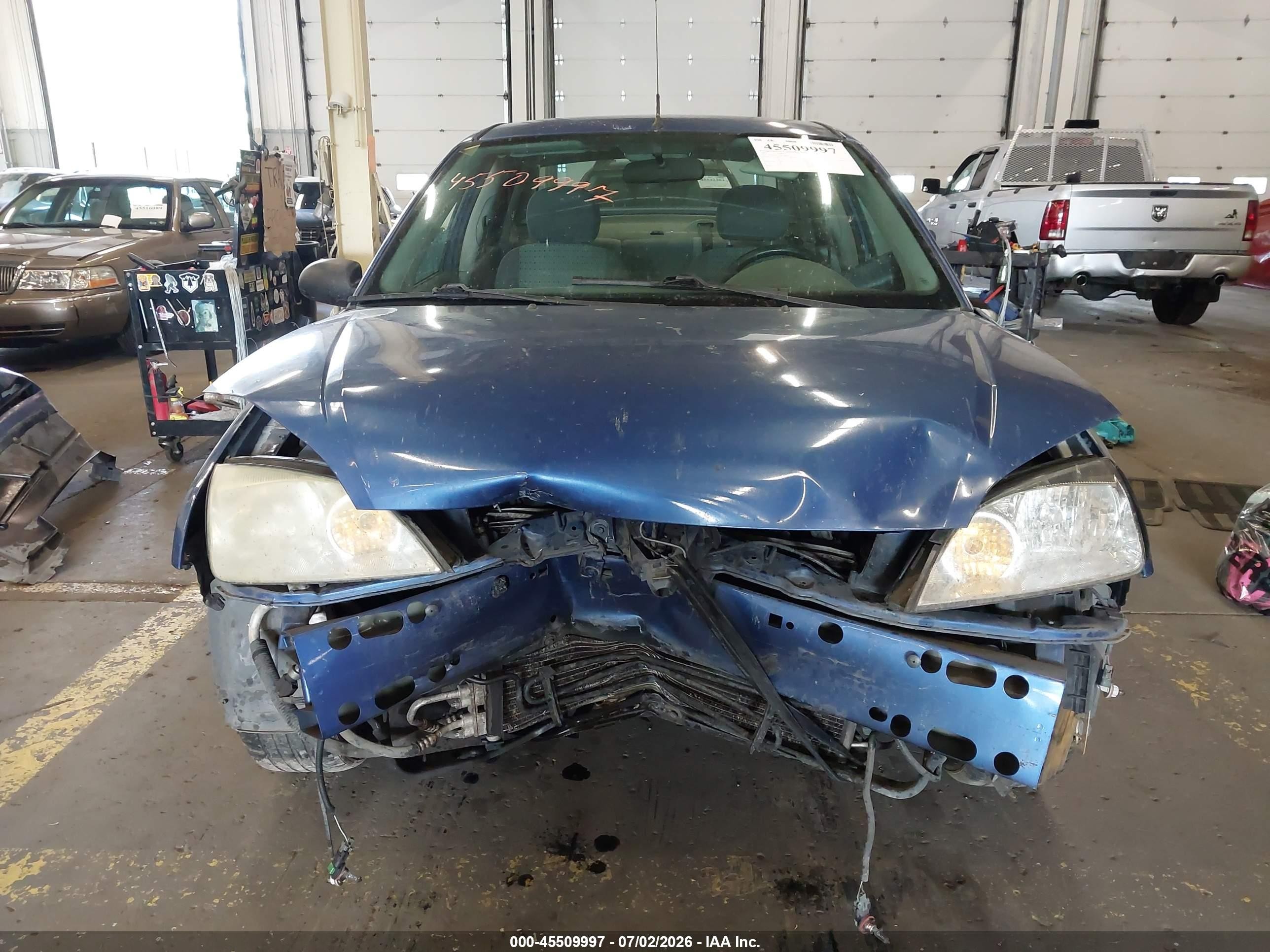 2005 Ford Focus Zx4 Синий vin: 1FAFP34N35W276826