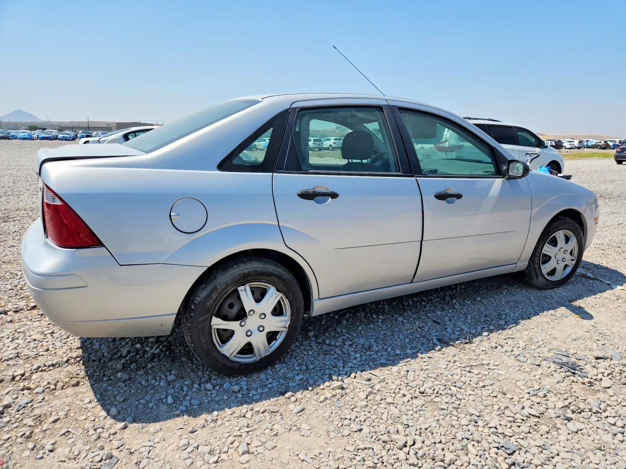 2005 Ford Focus Zx4 Серебряный vin: 1FAFP34N35W304415