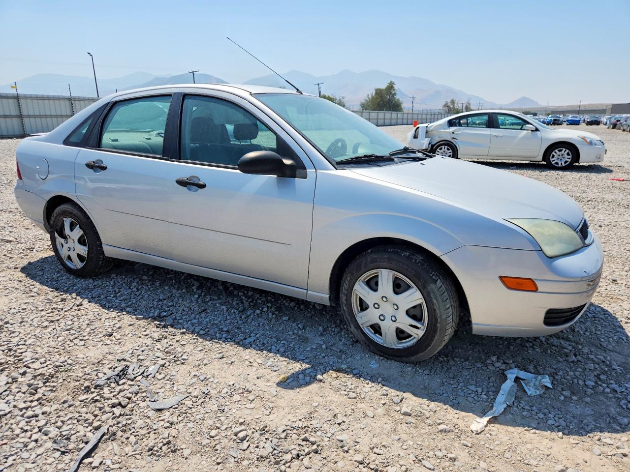 2005 Ford Focus Zx4 Серебряный vin: 1FAFP34N35W304415