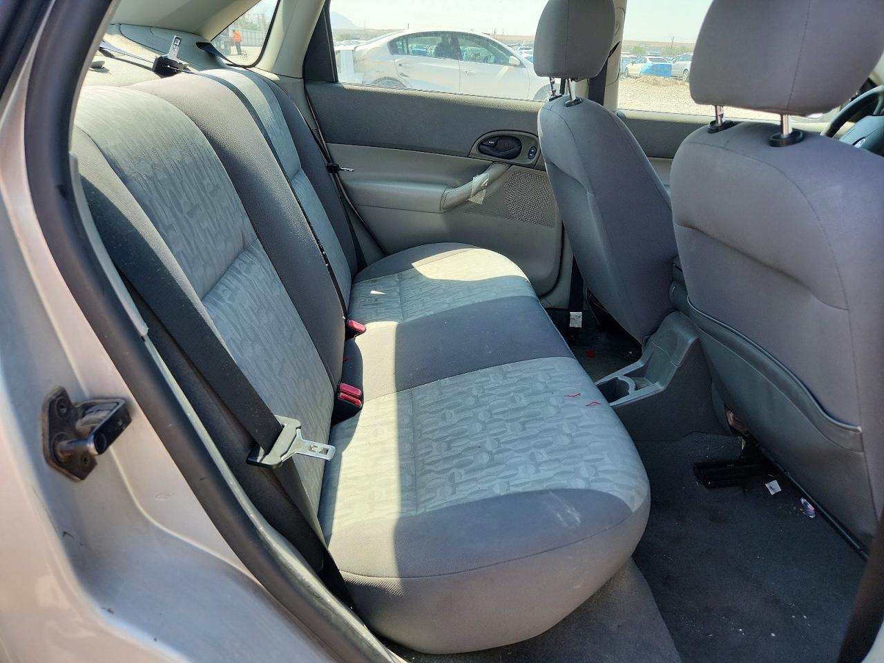 2005 Ford Focus Zx4 Серебряный vin: 1FAFP34N35W304415