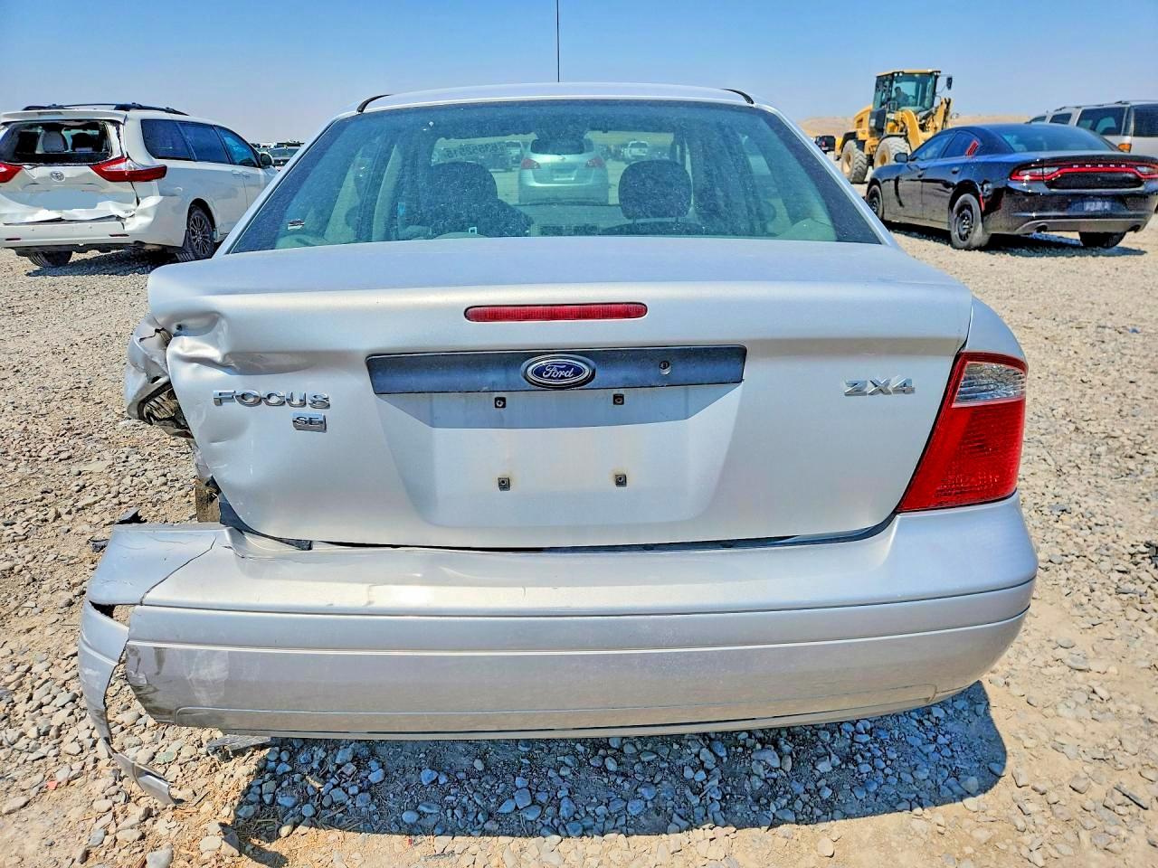 2005 Ford Focus Zx4 Серебряный vin: 1FAFP34N35W304415