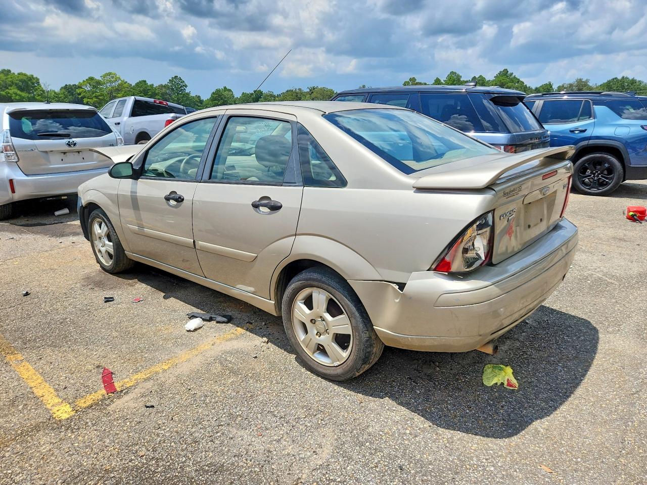 2006 Ford Focus Zx4 Gold vin: 1FAFP34N36W102109