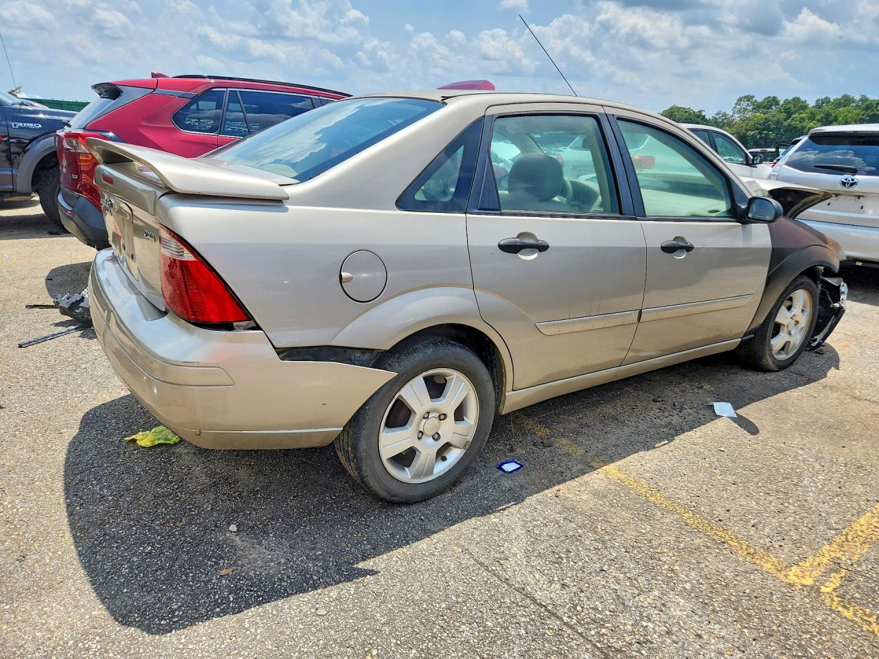 2006 Ford Focus Zx4 Gold vin: 1FAFP34N36W102109