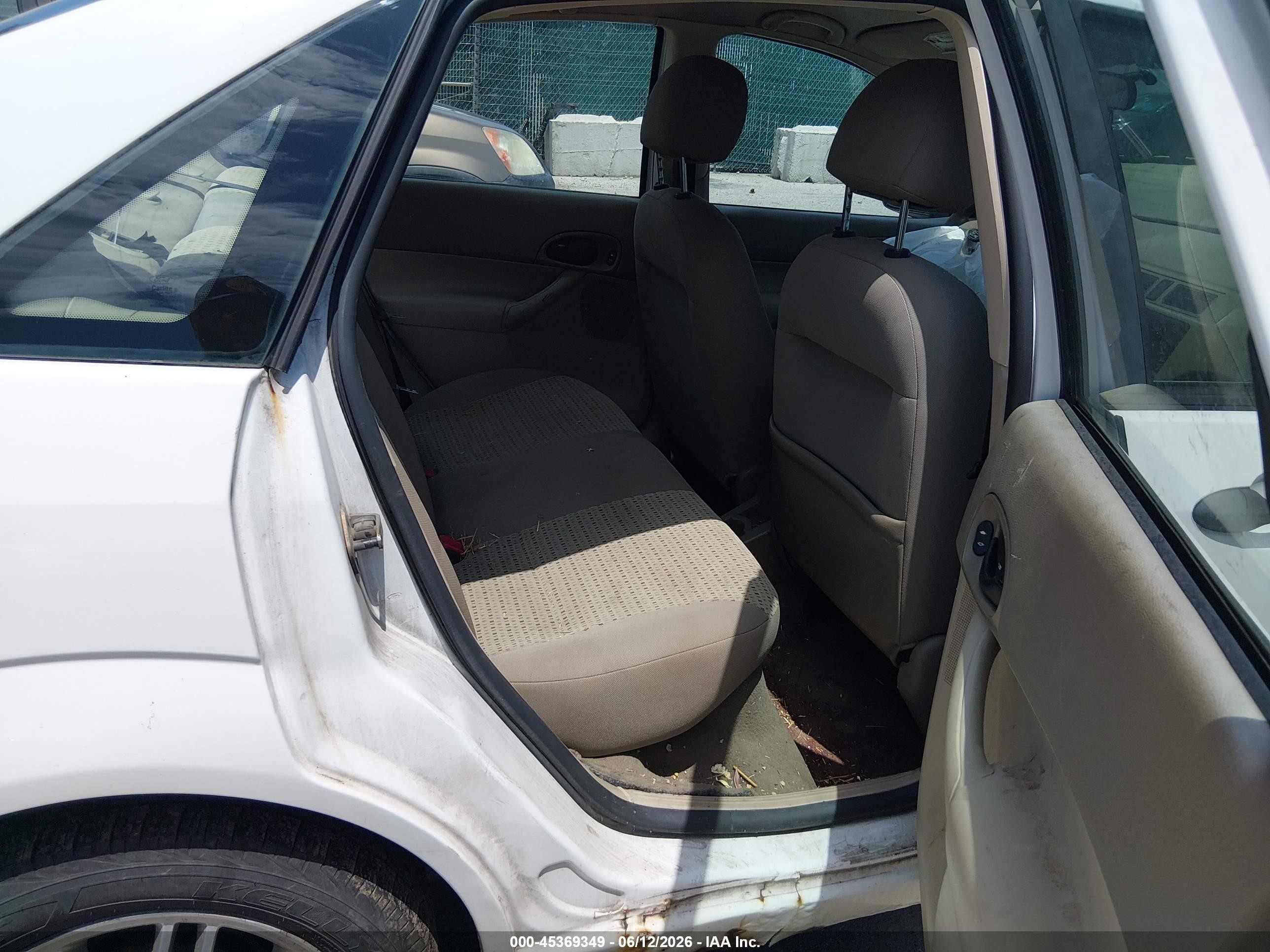2006 Ford Focus Zx4 White vin: 1FAFP34N36W216451