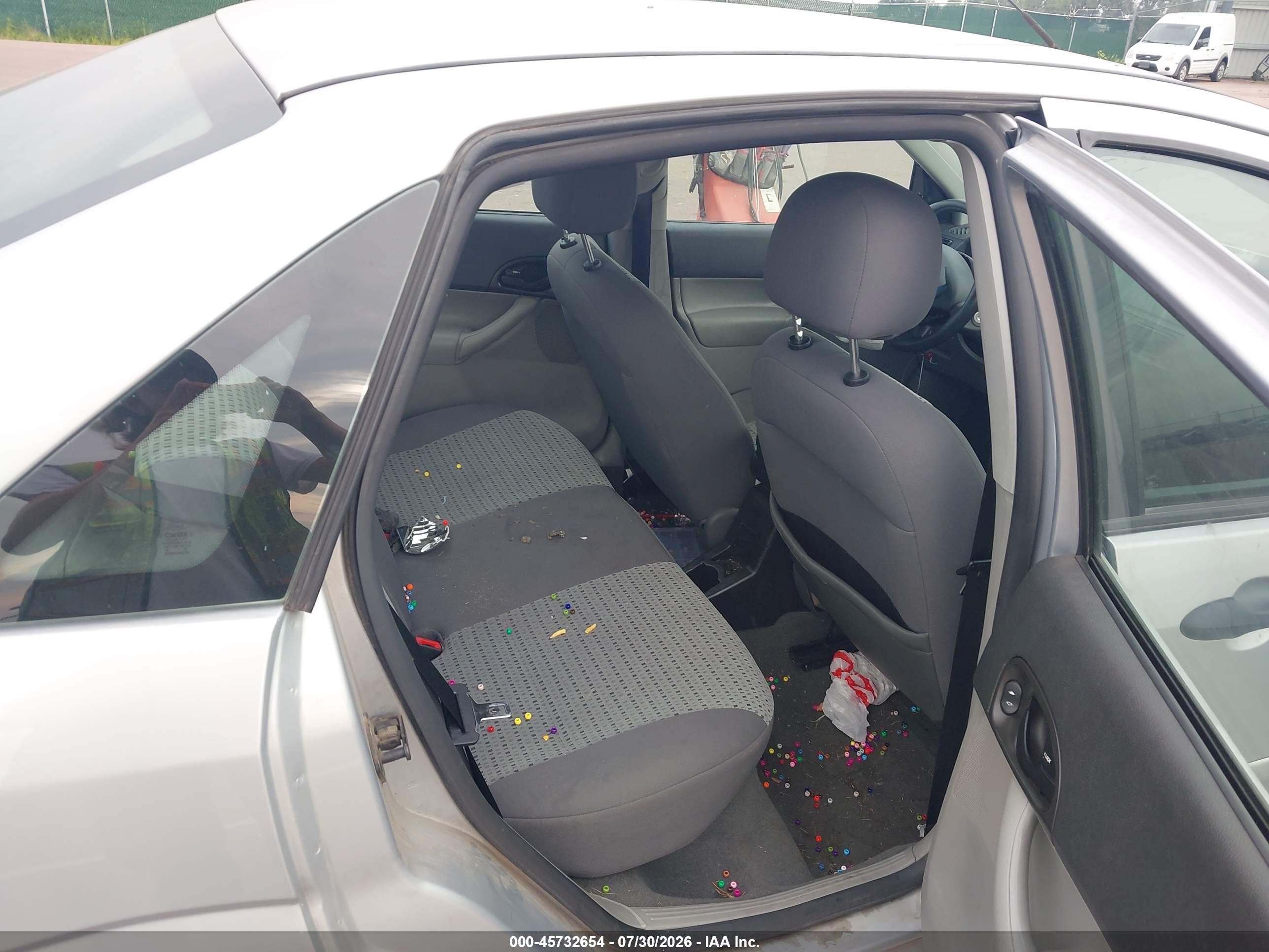 2007 Ford Focus Zx4/s/se/ses Silver vin: 1FAFP34N37W122748